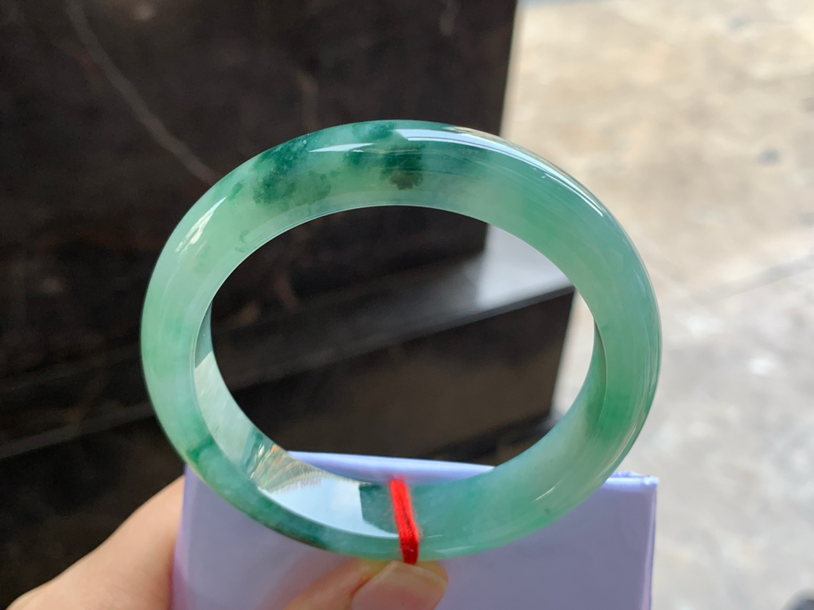 55-12.6-8.2

绿色手镯^_^玉质温润 鲜艳