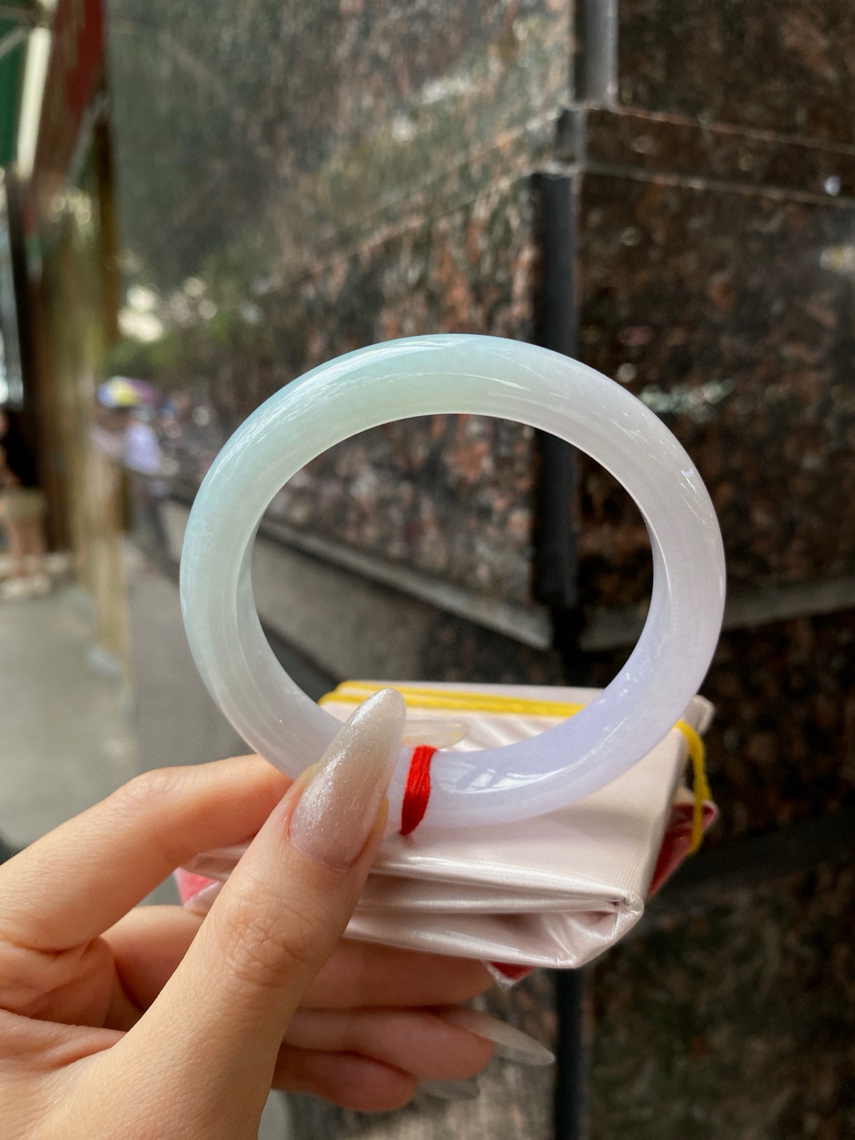 【淡春彩手镯】
尺寸：57.3-12.4-8.6
自然光无滤镜，原图直出