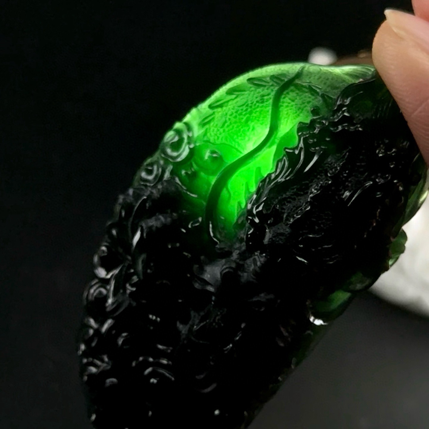 精品18k墨翠龙牌 种好色正 黑度好 打灯通透 油性足 立体饱满  尺寸57.3