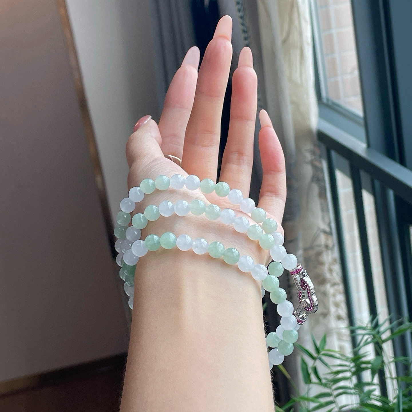 冰晴珠链 
尺寸：6.8/94颗