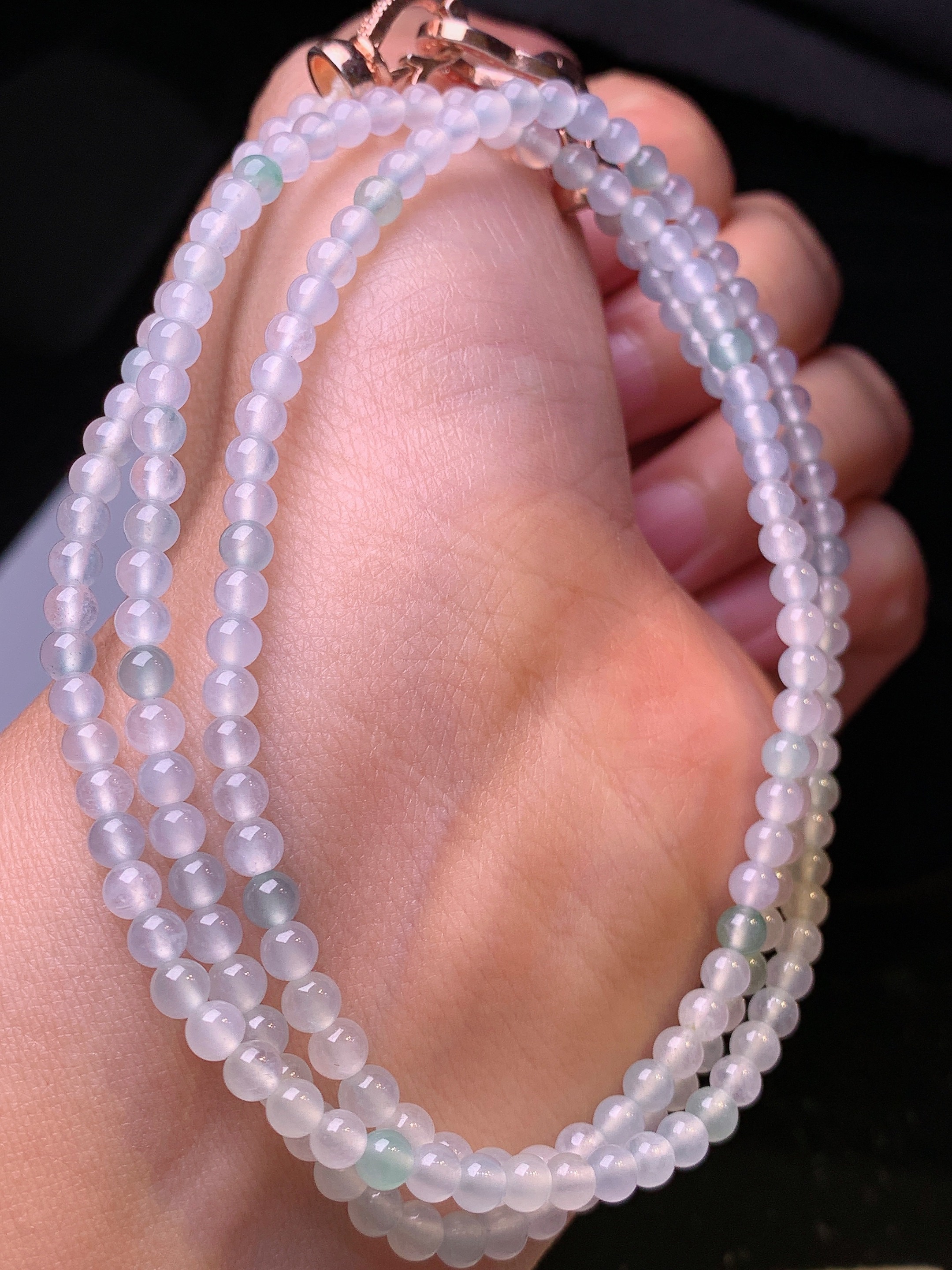 冰种圆珠项链 玉质细腻 色泽艳丽清新 水润亮眼 整体尺寸3.8*2x