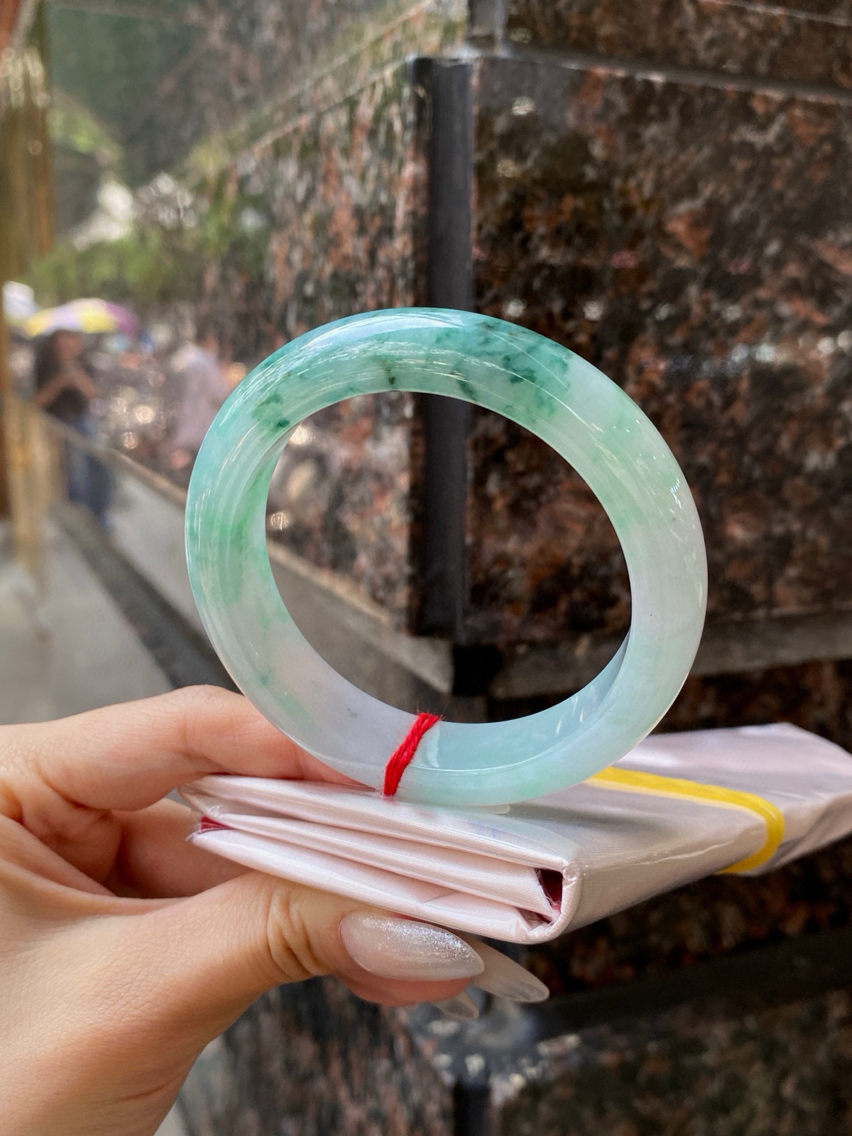 【宽版飘花手镯】
尺寸：56-14-9.2
自然光无滤镜，原图直出