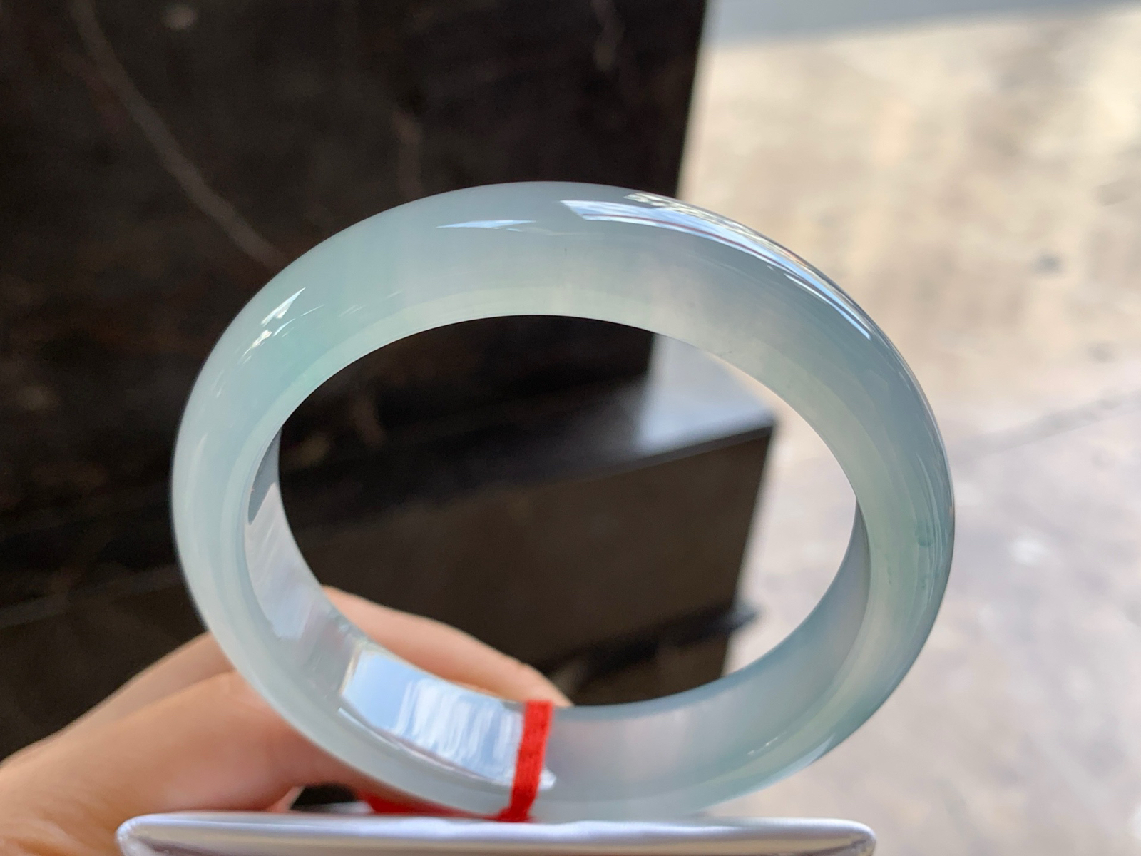 58.5-14.1-9.2

冰种手镯^_^透亮 荧光十足