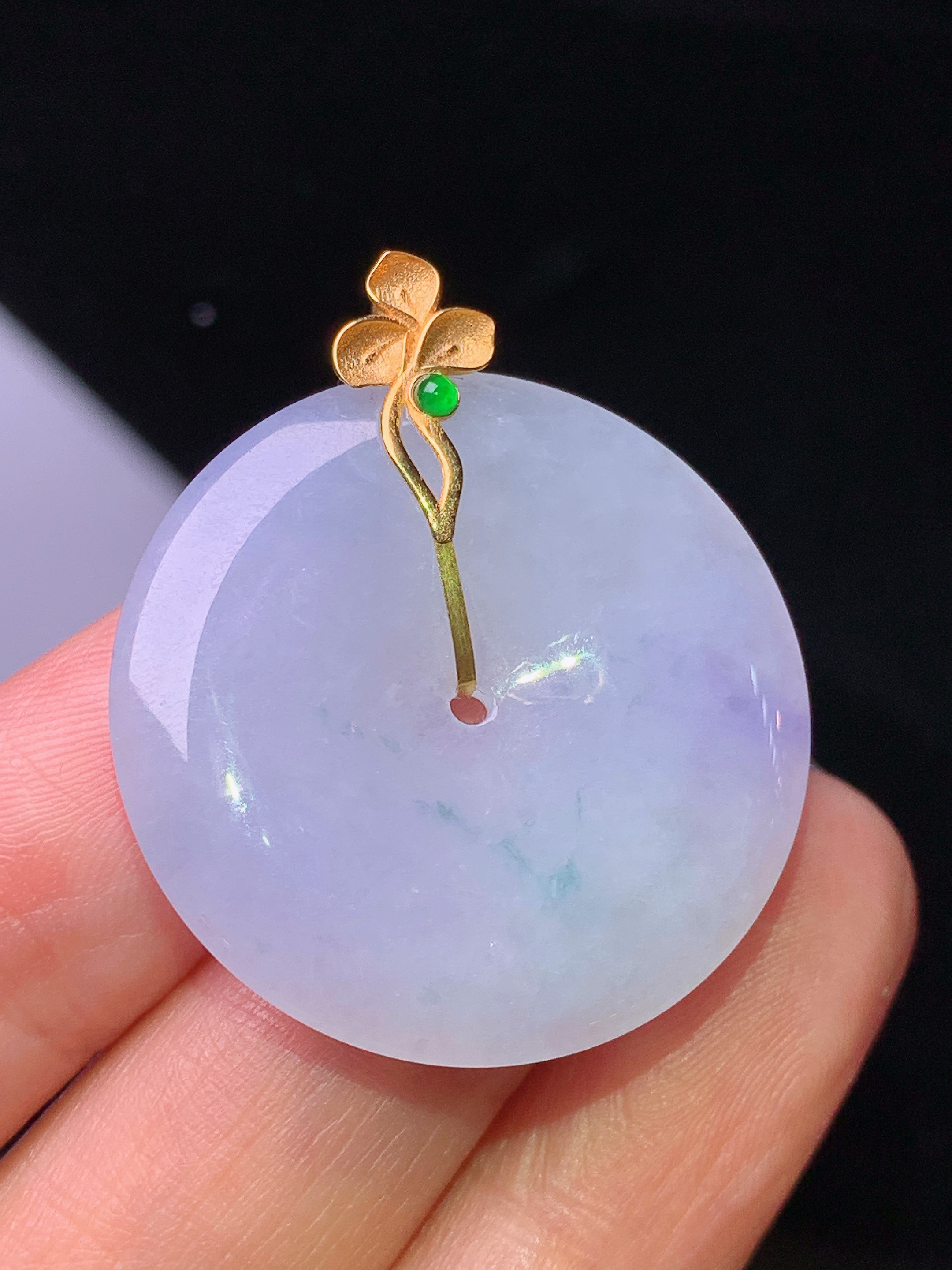 18k金镶嵌紫罗兰平安扣吊坠 玉质细腻 色泽艳丽清新 水润亮眼 整体尺寸33.2*28.6*4.3j