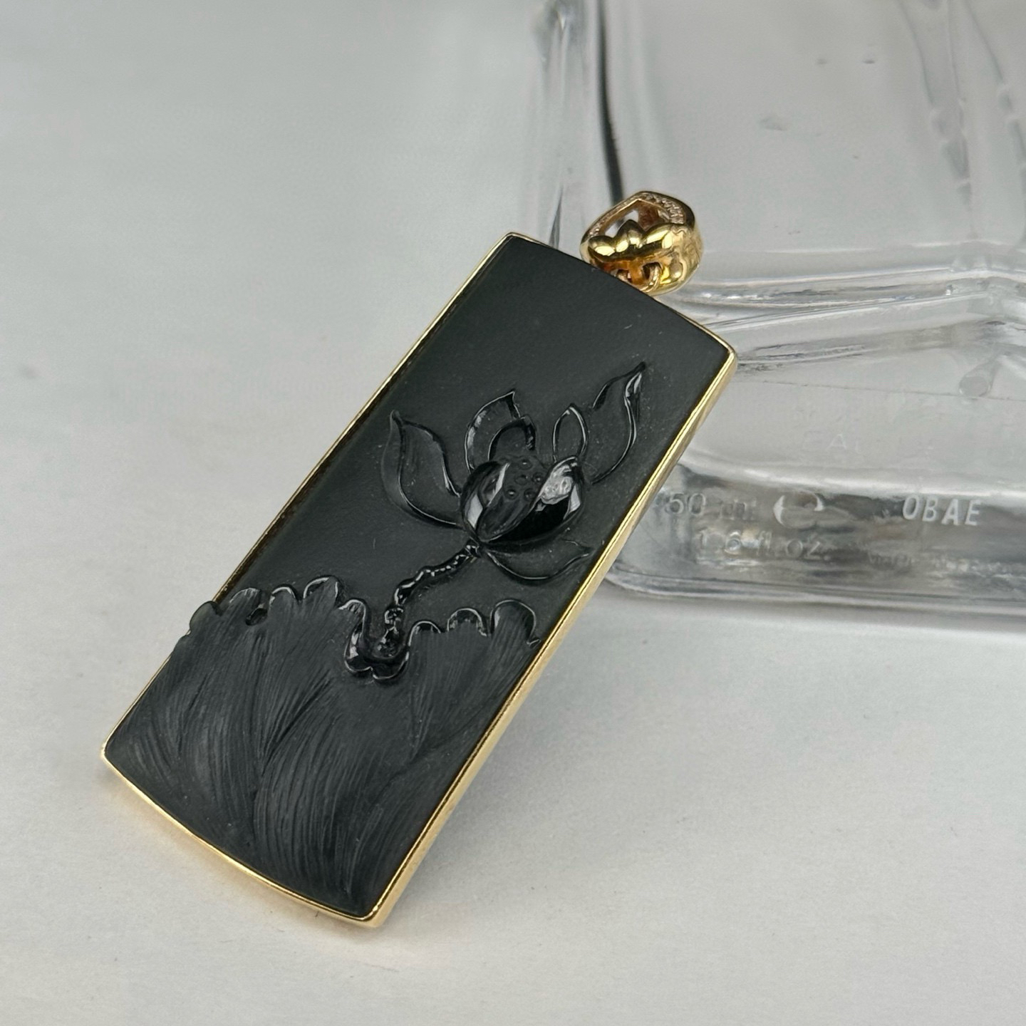 精品18k墨翠莲花牌 种好色正 黑度极好 打灯通透 油性十足  尺寸54.3