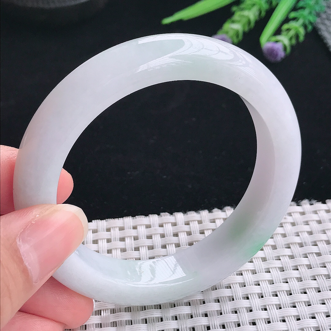 实拍A货翡翠56.5/12.8/9.5老坑精美飘阳绿白底青手镯翡翠玉镯手环