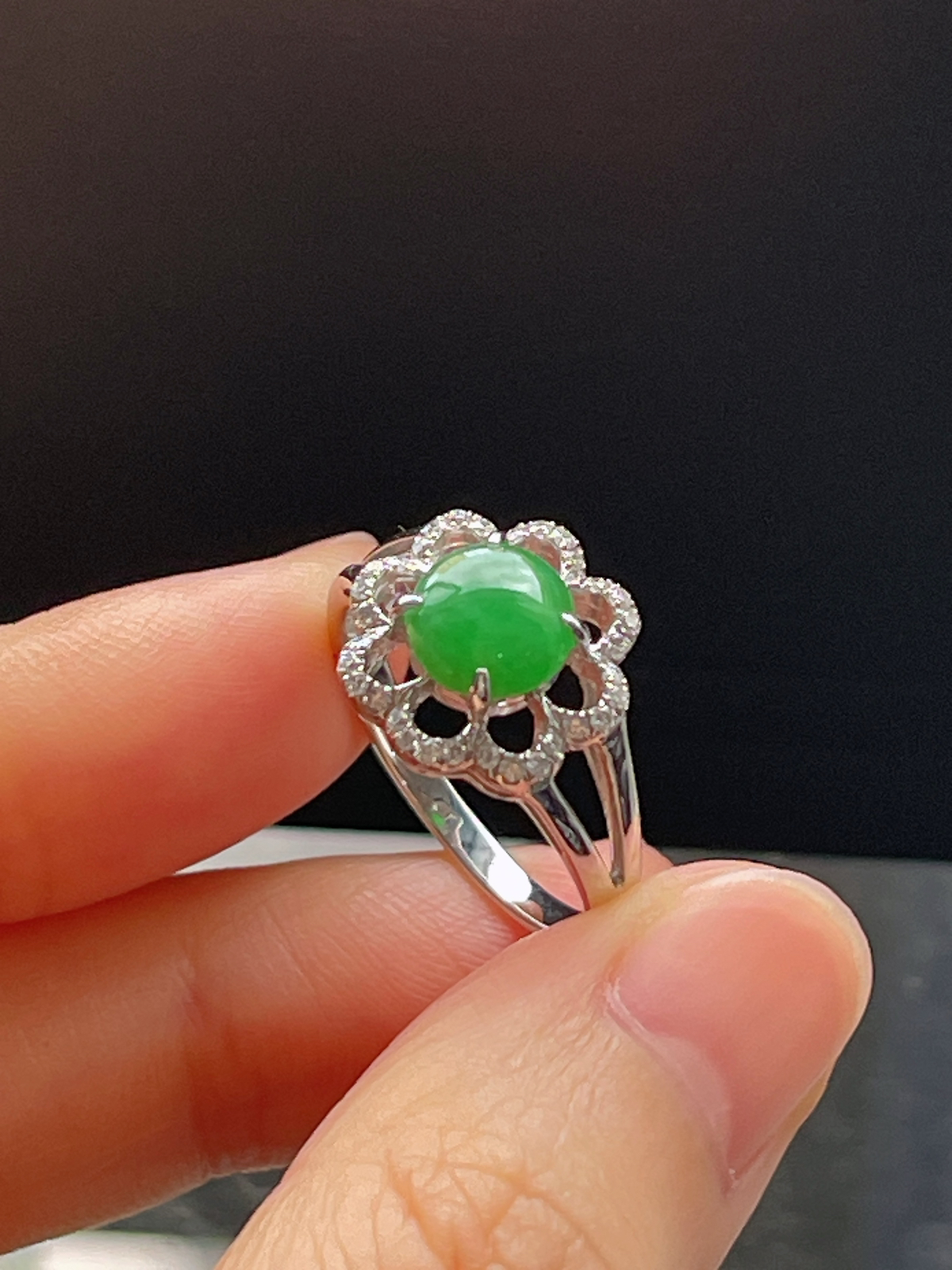 18k金翡翠绿色戒指