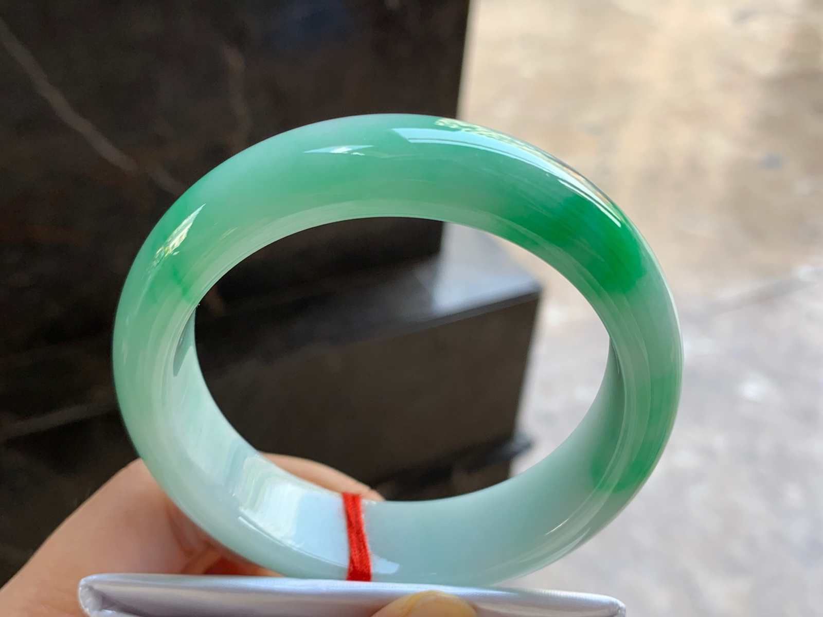 58.5-16.2-9

带色宽版手镯^_^颜色鲜艳