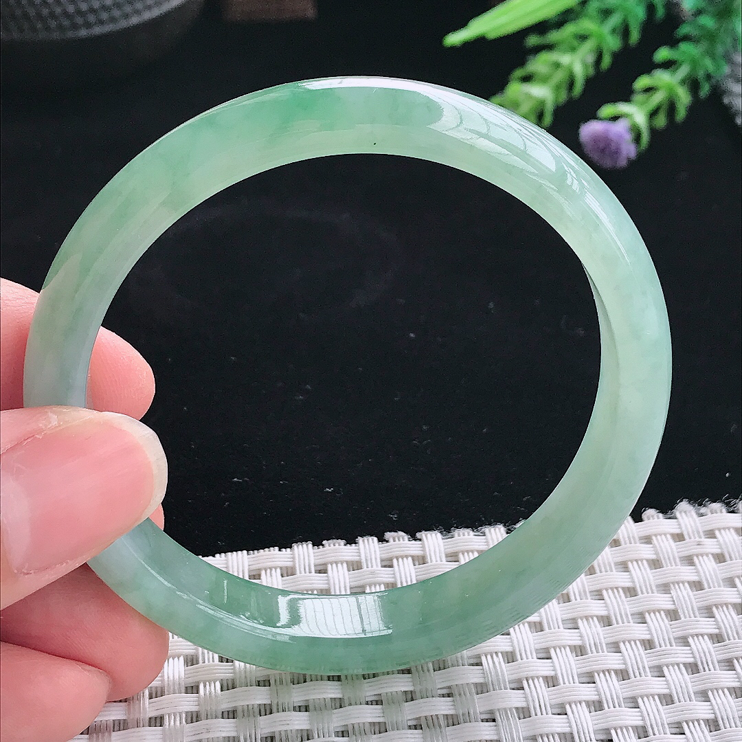 实拍A货翡翠56.5/10.7/6.8老坑冰胶水灵冰晴绿手镯翡翠玉镯手环