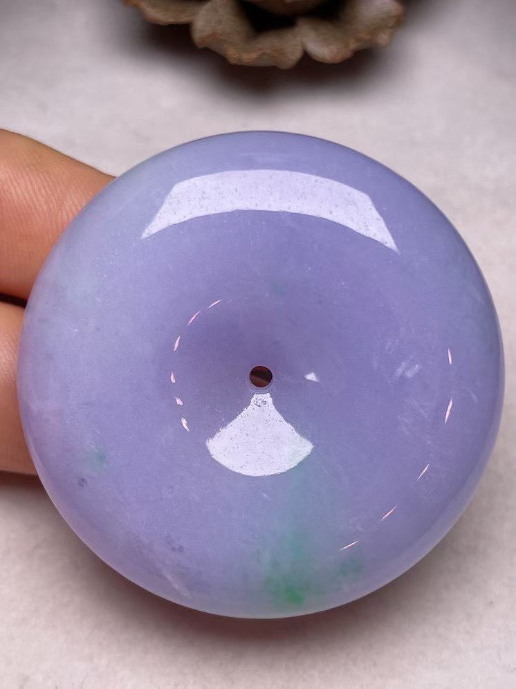 冰糯种紫罗兰【平安扣】吊坠，种水好，玉质细腻 ，卖相好.