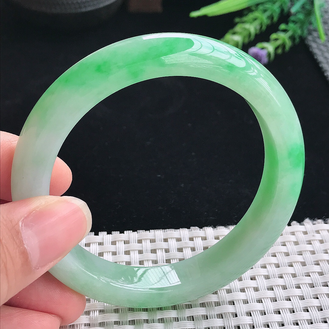 实拍A货翡翠59.5/12.3/9.1老坑精美冰润飘阳绿手镯翡翠玉镯手环