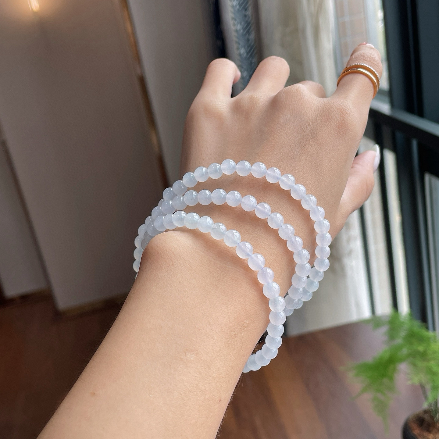 冰底珠链 
尺寸：6.1/108颗