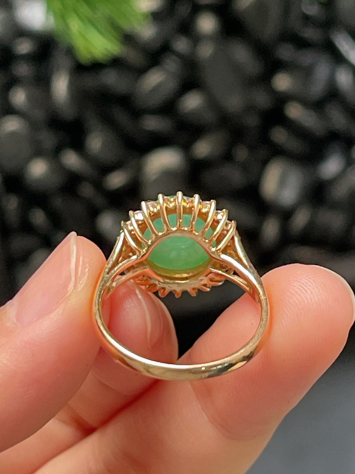 18k金翡翠绿色戒指
