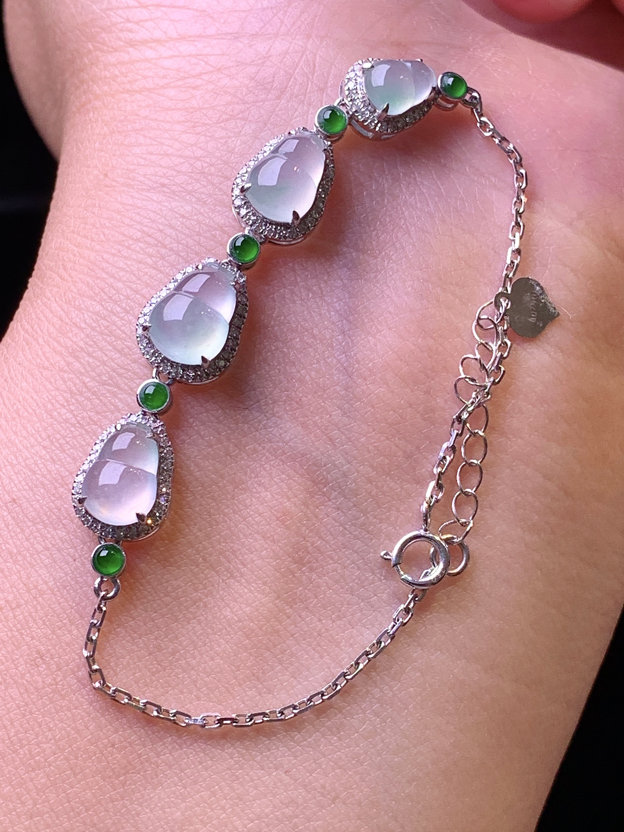 18k金钻镶嵌冰种葫芦手链 玉质细腻 色泽艳丽清新 水润亮眼 整体尺寸180*7.8*5.6j2