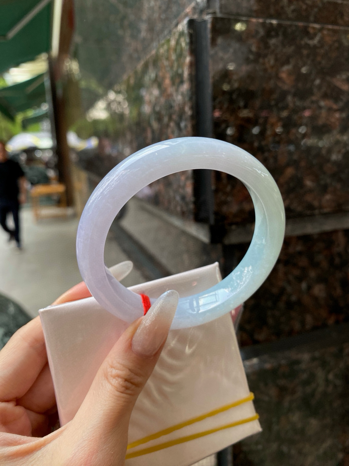 【淡春彩手镯】
尺寸：57.3-12.4-8.6
自然光无滤镜，原图直出