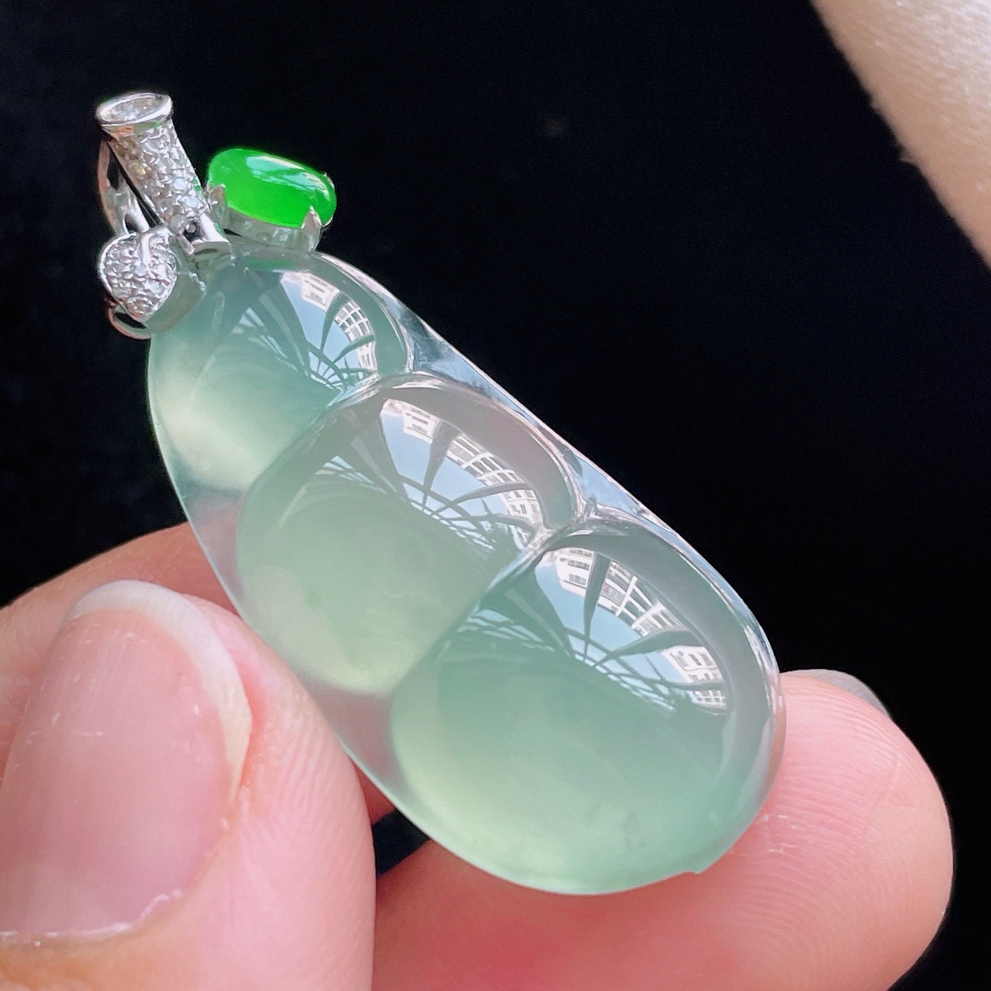 18K 冰种晴水·福豆

裸33.8-15.7-7.4