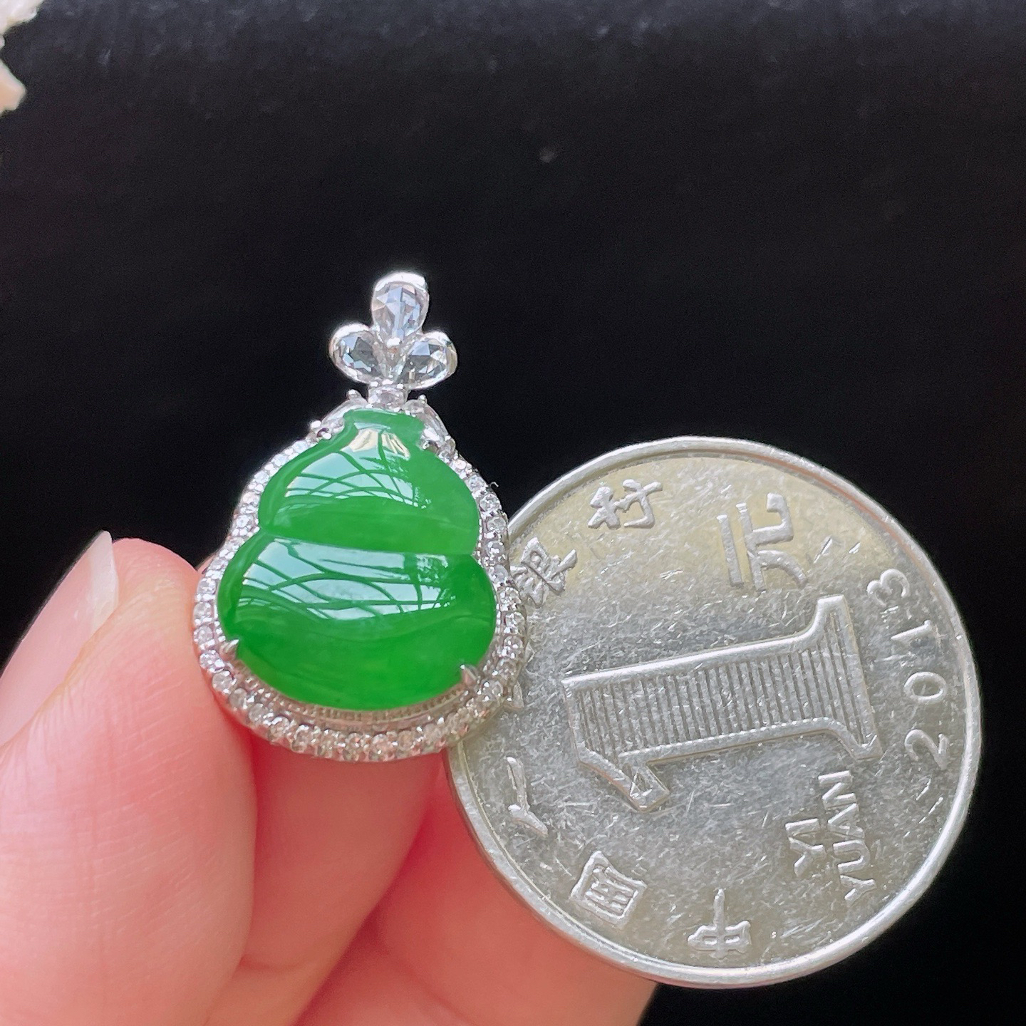 18K 满色·葫芦

整22.5-14.7-7.4
裸13-11.8-2.3