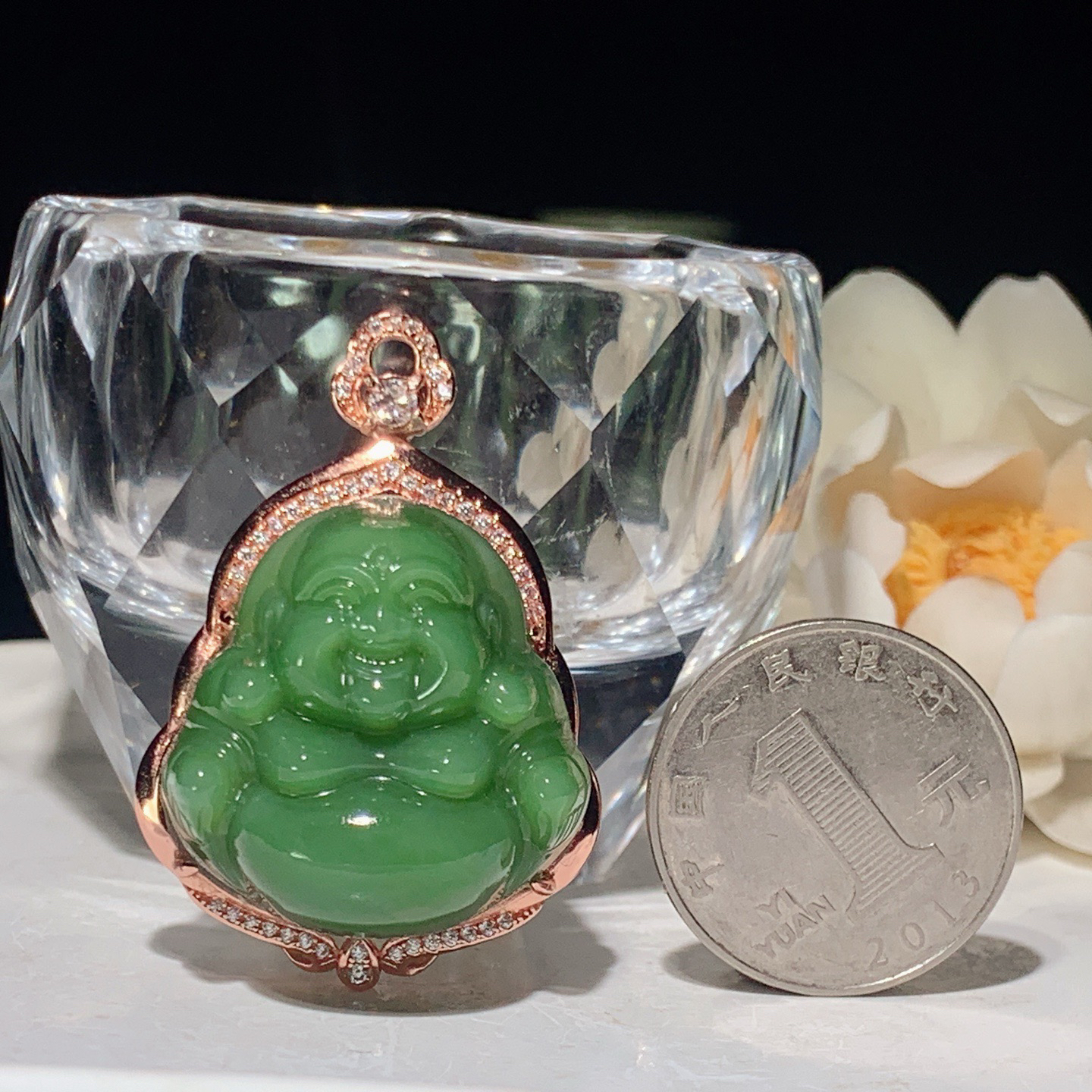 和田玉阳绿俄罗斯碧玉18k佛引福来挂件 尺寸28/27/15重17.8克 玉质细腻油润 底色纯净 脂粉好，品质好。lt260325