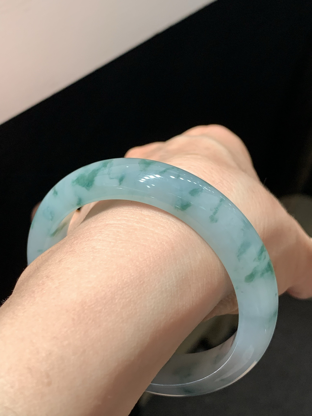 尺寸53.3/12.6/8.3，冰飘花手镯
冰透水润细腻 清新甜美