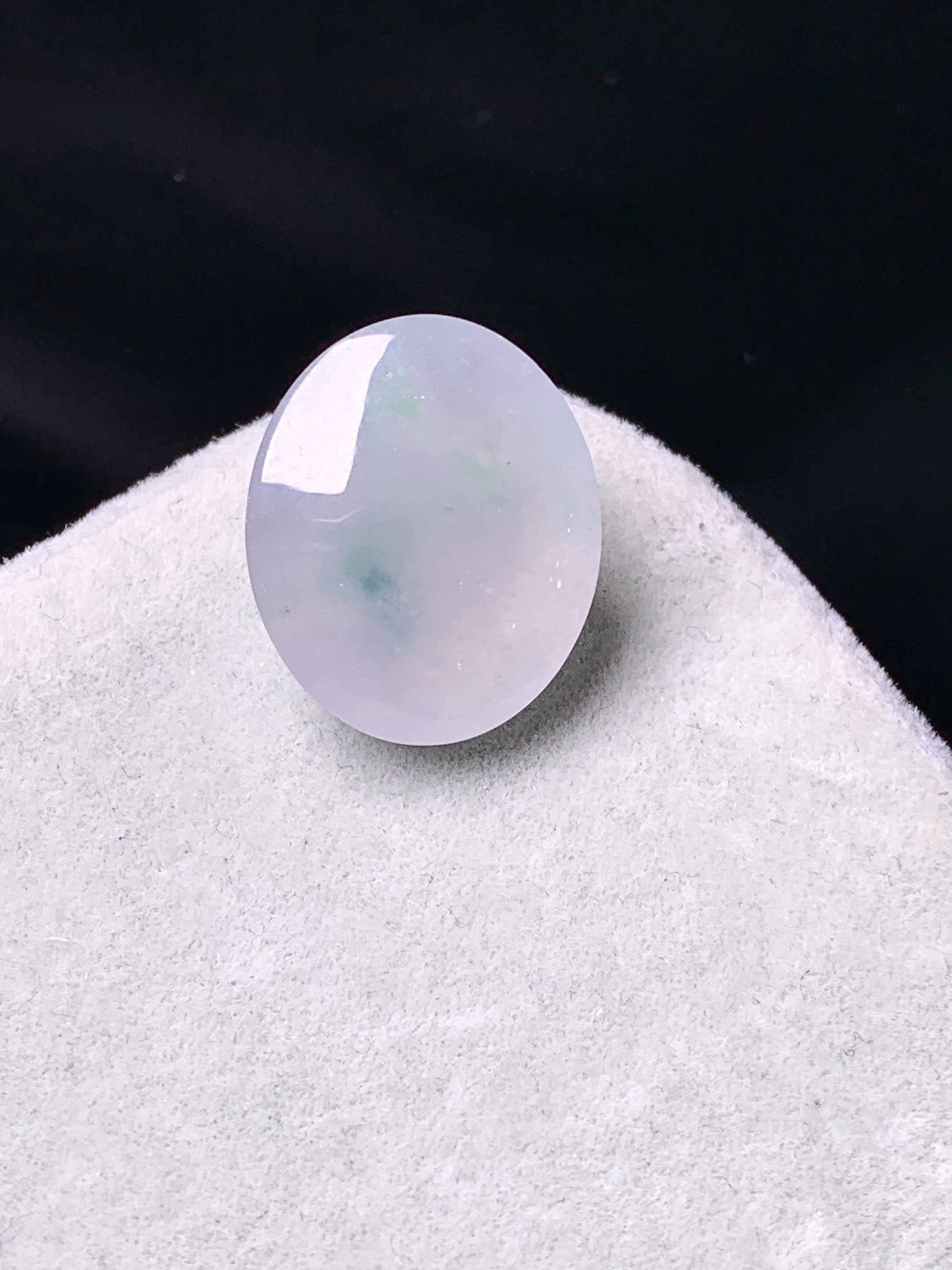 镶嵌款冰种飘绿蛋面吊坠 玉质细腻 色泽艳丽清新 水润亮眼 整体尺寸16.3*13.8*8yz