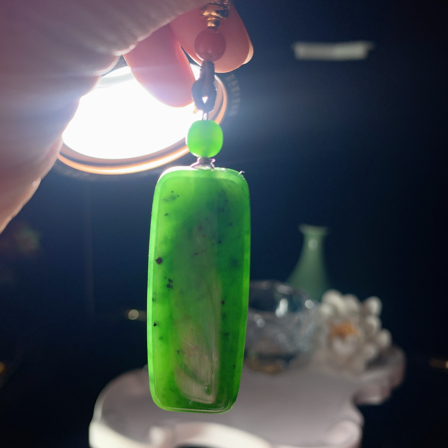 和田玉阳绿俄罗斯碧玉平安无事牌挂件 尺寸45/18/12重27.5克 玉质细腻油润 底色纯净 脂粉好，品质好。lt260325