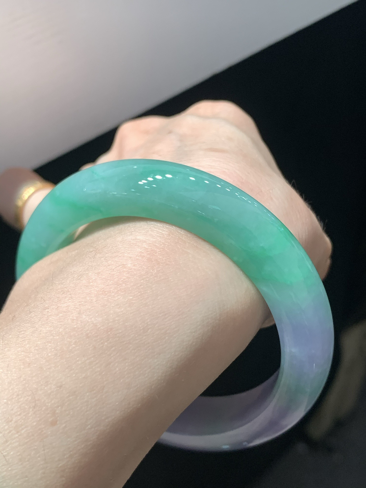 尺寸56.5/13.1/9.9，春彩手镯
水润细腻 色艳 上手好看