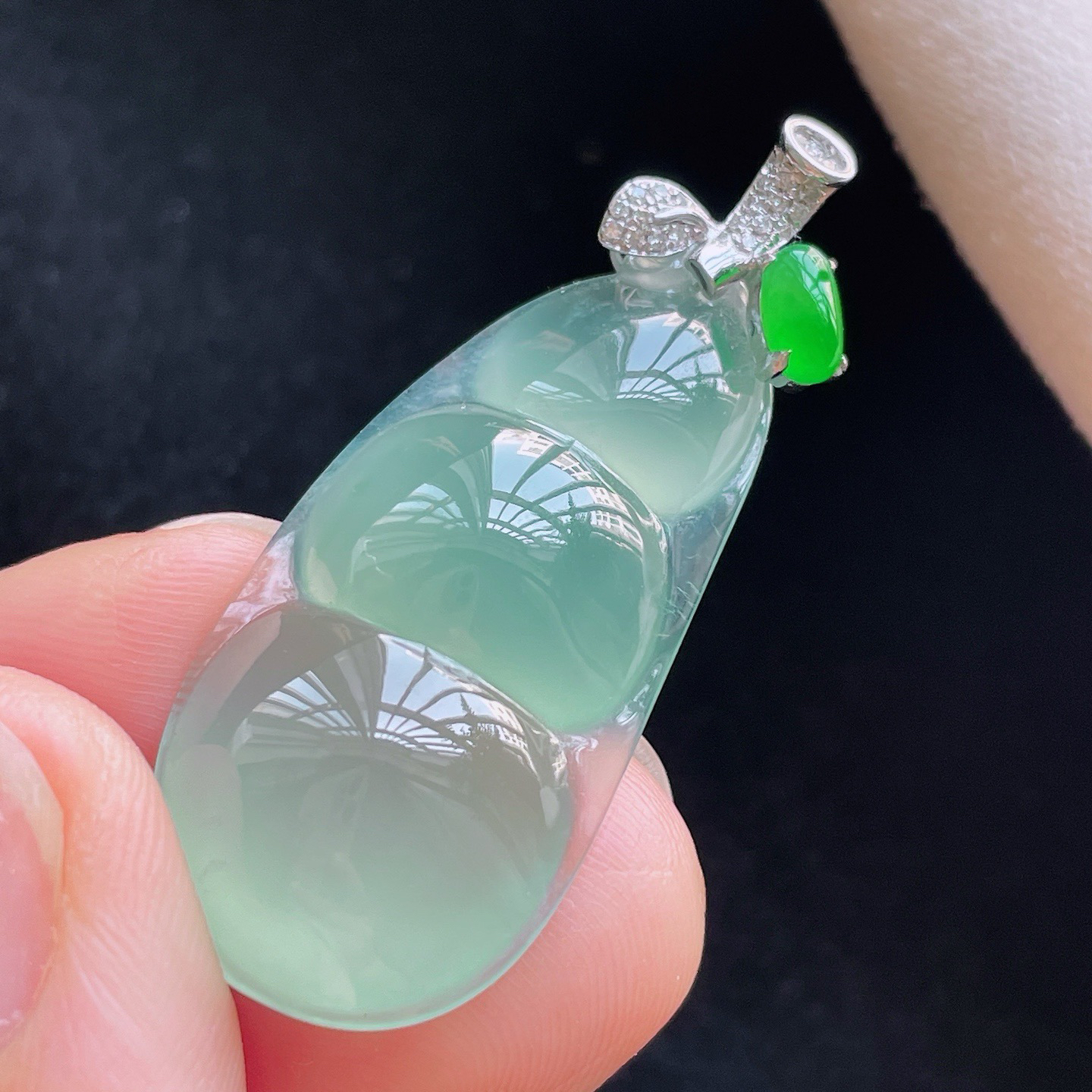 18K 冰种晴水·福豆

裸33.8-15.7-7.4