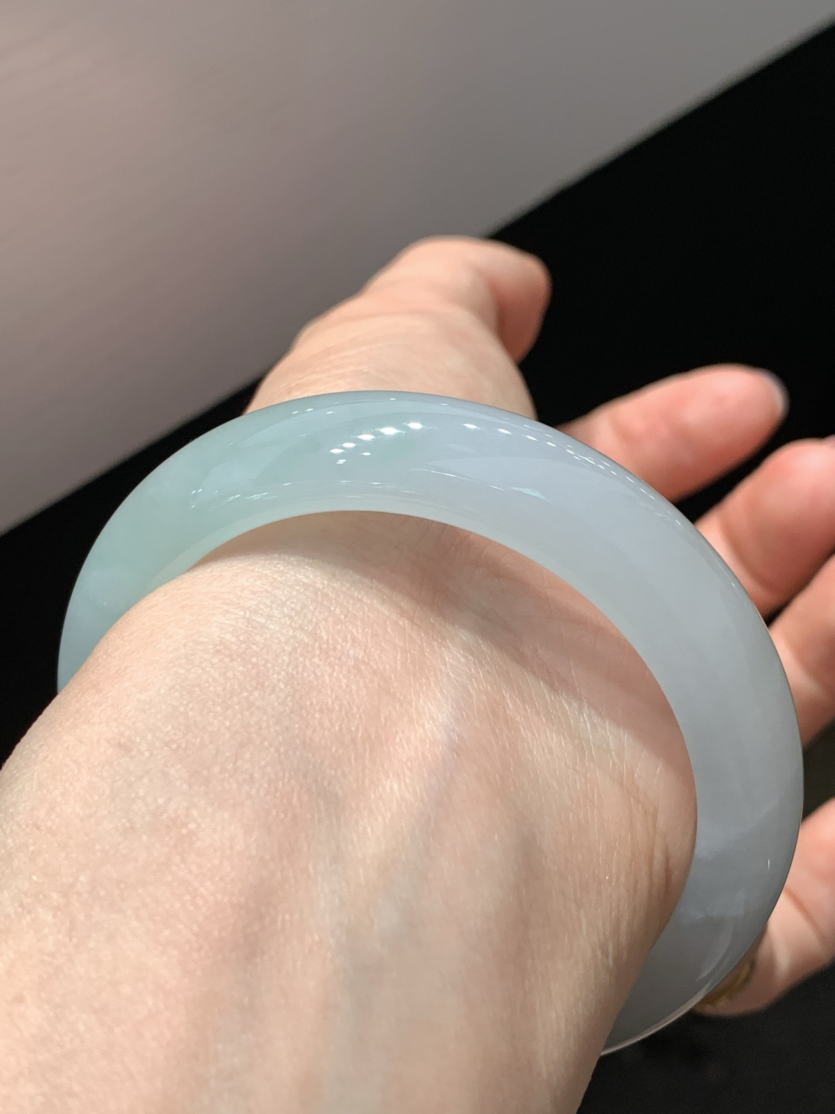 尺寸53.9/13/8.5，糯冰手镯 气质
种好水润 清新甜美