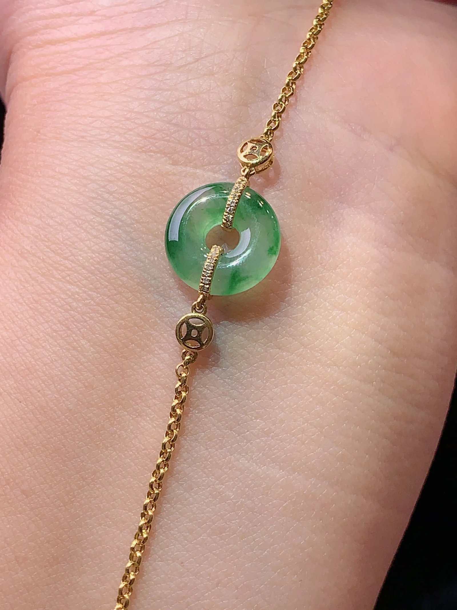 18k金镶嵌飘绿平安扣手链 玉质细腻 色泽艳丽 整体尺寸11.8*3.3m1