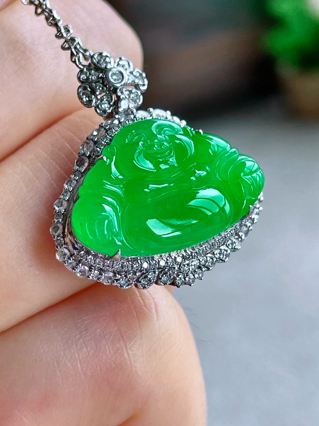 【镶嵌】高冰阳绿佛公吊坠  
【说明】18k金镶嵌 完美 性价比高  
【整体】27-24-10.6