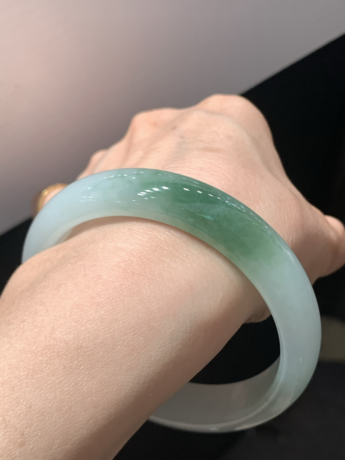 尺寸59.8/13.2/7.9，细糯手镯
水润细腻 清新甜美