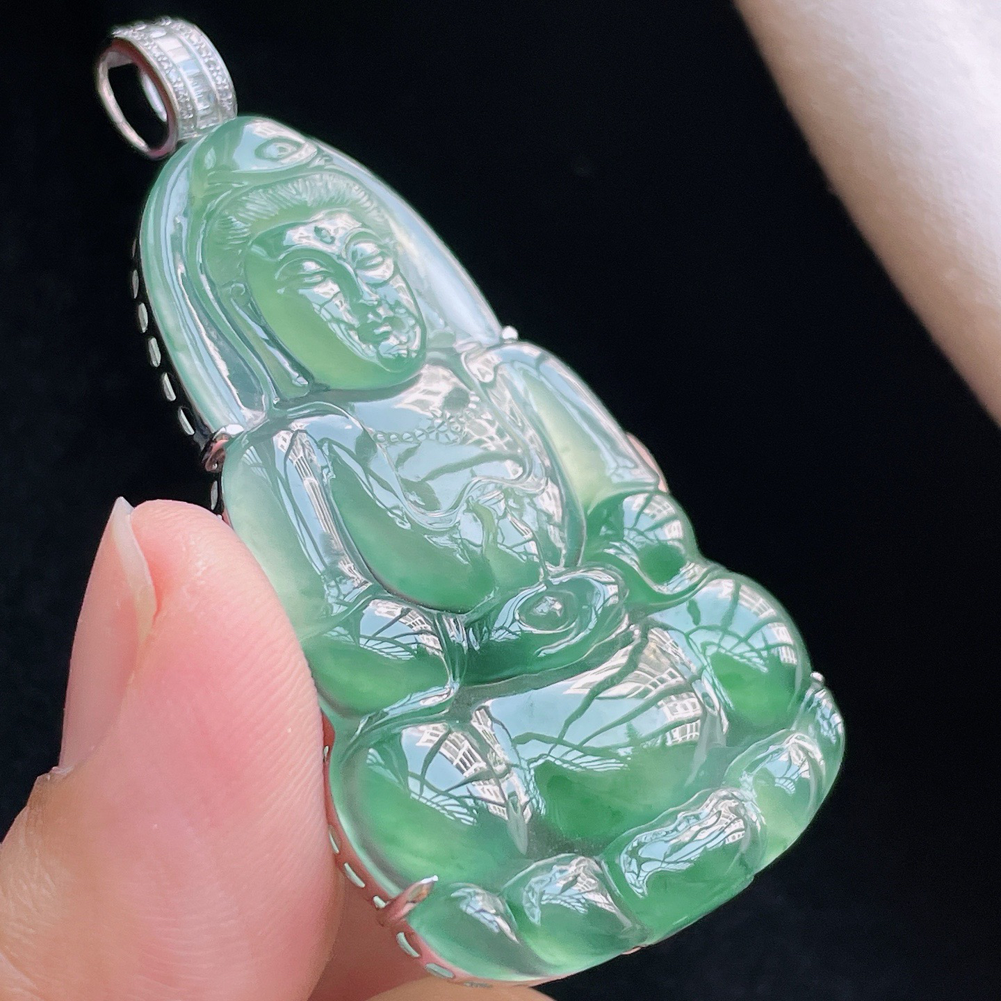 18K 晴水·观音

裸48.5-30.6-4.3