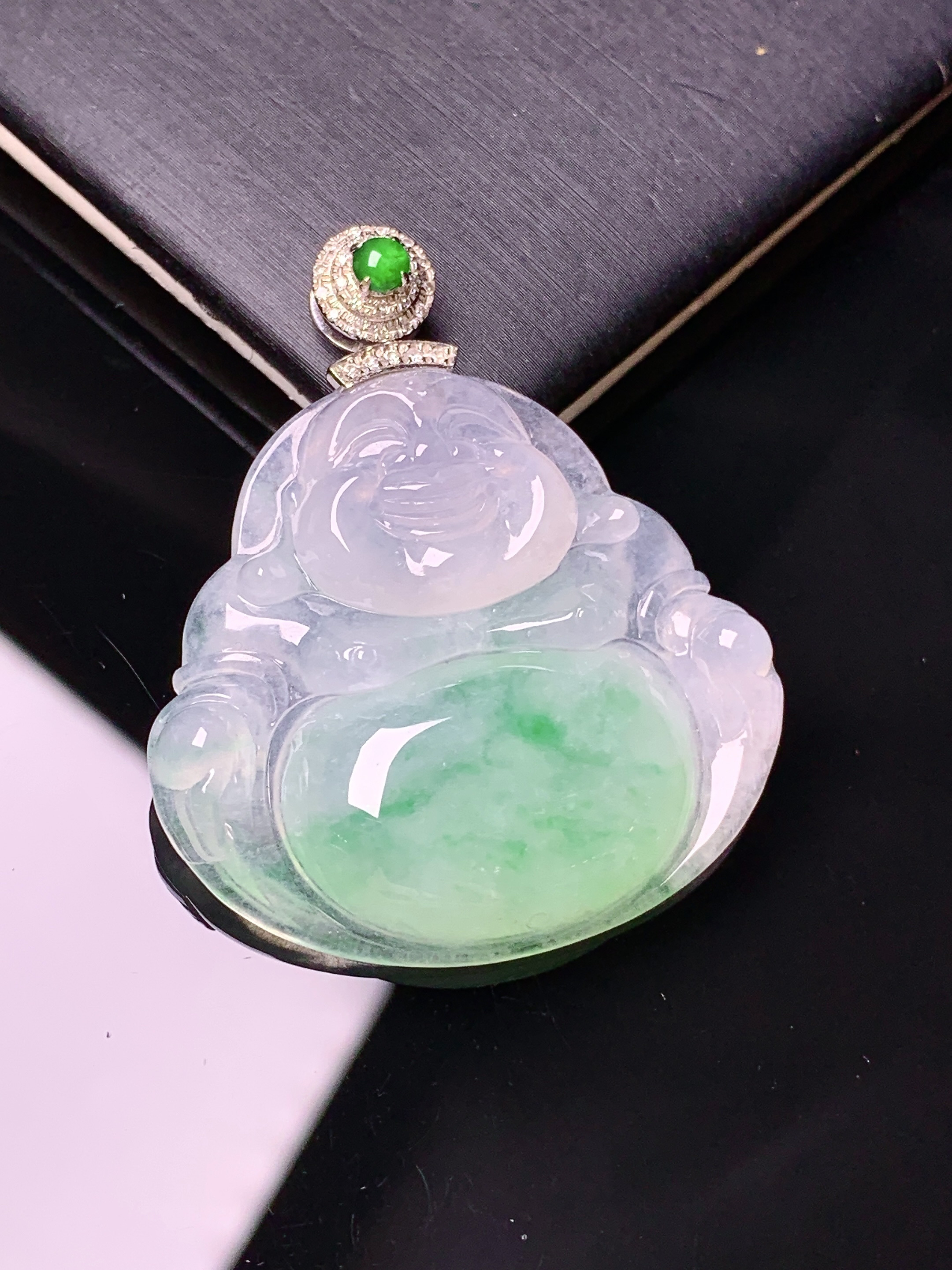 18k金钻镶嵌冰种吊坠 玉质细腻 色泽艳丽清新 水润亮眼 整体尺寸41.2*34.6*6.6x1