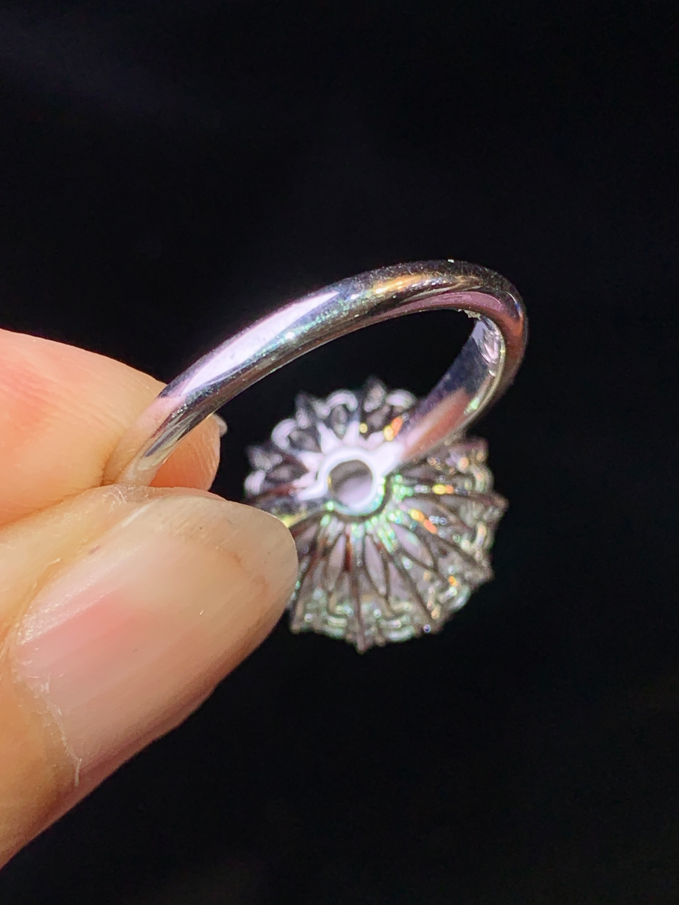 18k金钻镶嵌满绿蛋面戒指 玉质细腻 色泽艳丽清新 水润亮眼 圈口14 整体尺寸14*13.2*10.5j4