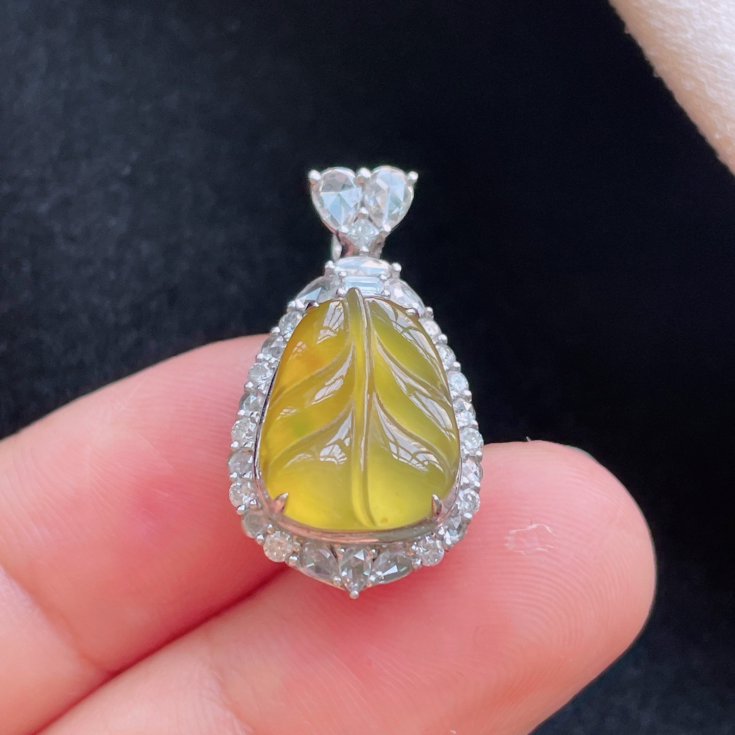 18K 黄翡·叶子

整24.7-14.1-9.6
裸13.2-10.5-2.7