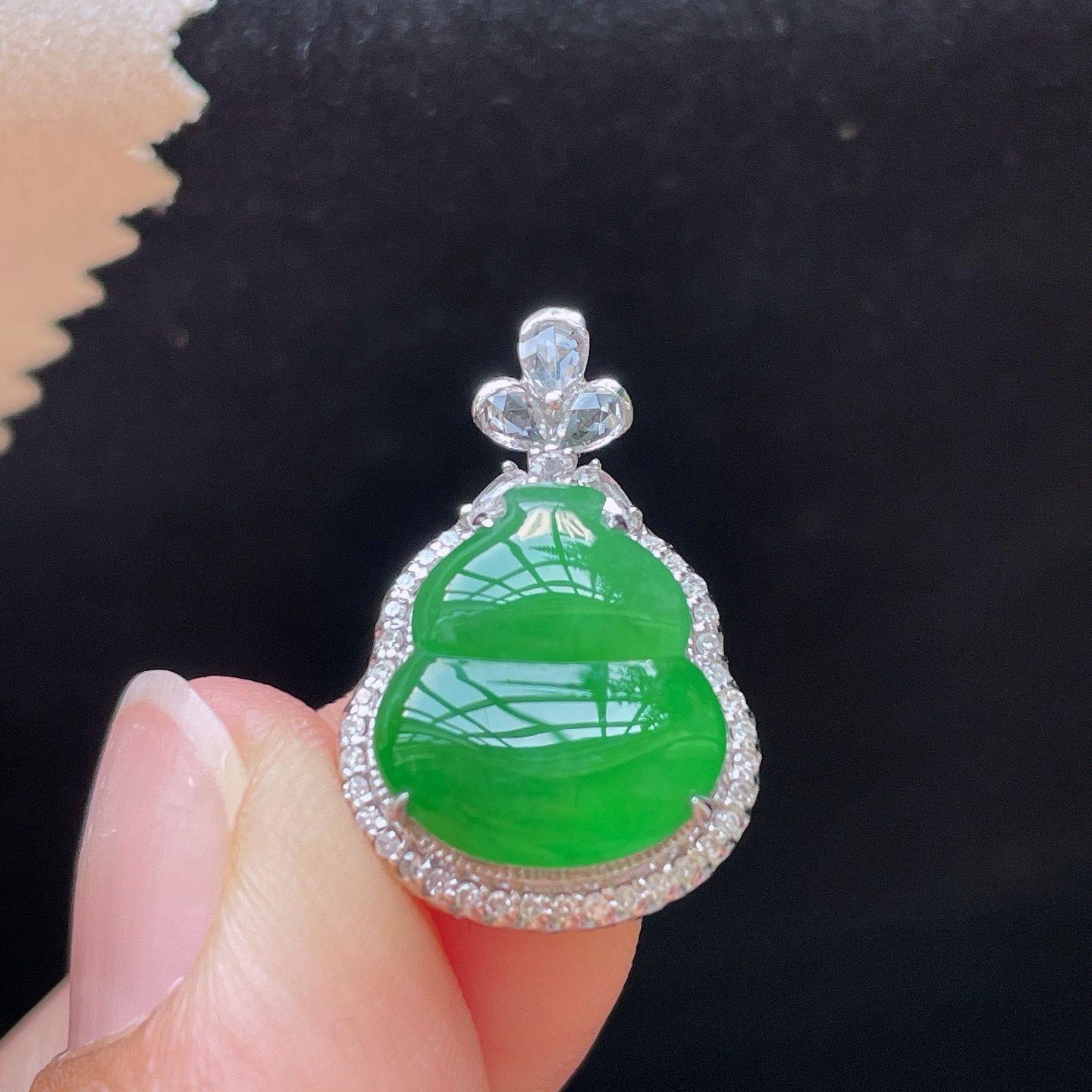 18K 满色·葫芦

整22.5-14.7-7.4
裸13-11.8-2.3