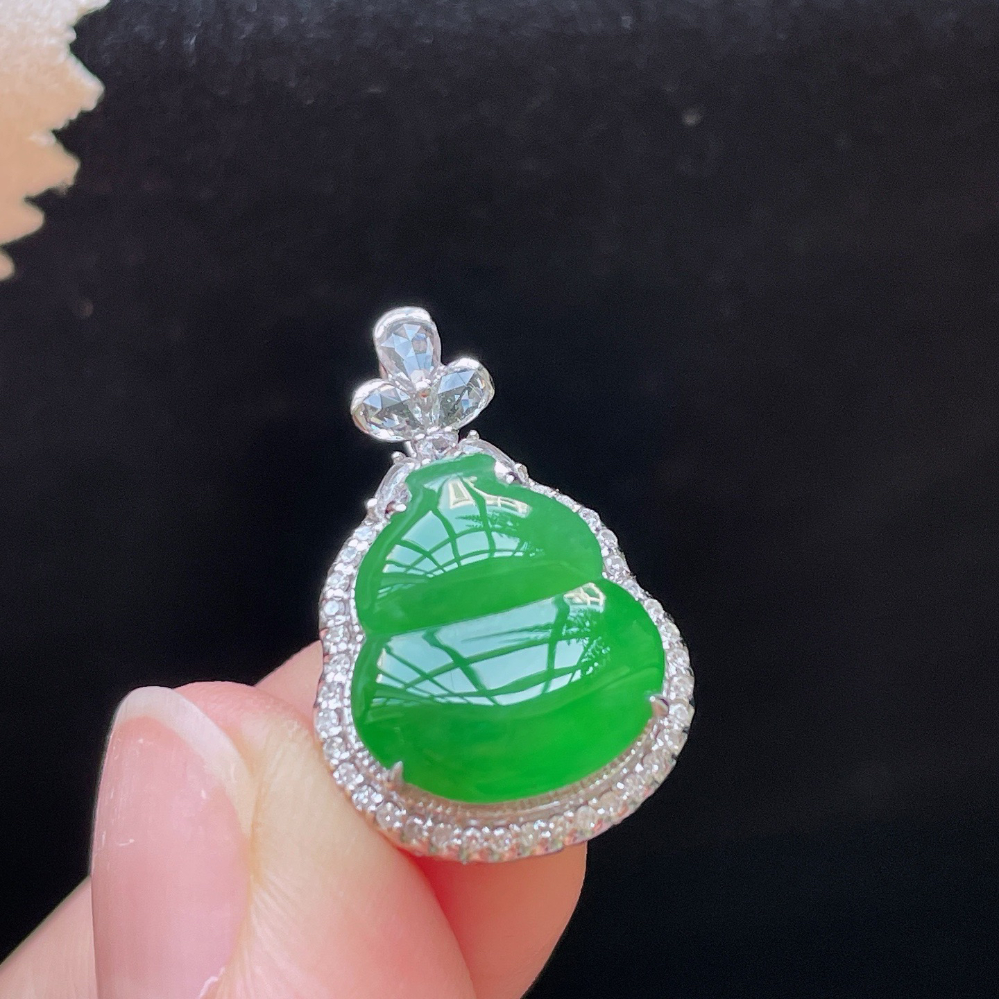 18K 满色·葫芦

整22.5-14.7-7.4
裸13-11.8-2.3