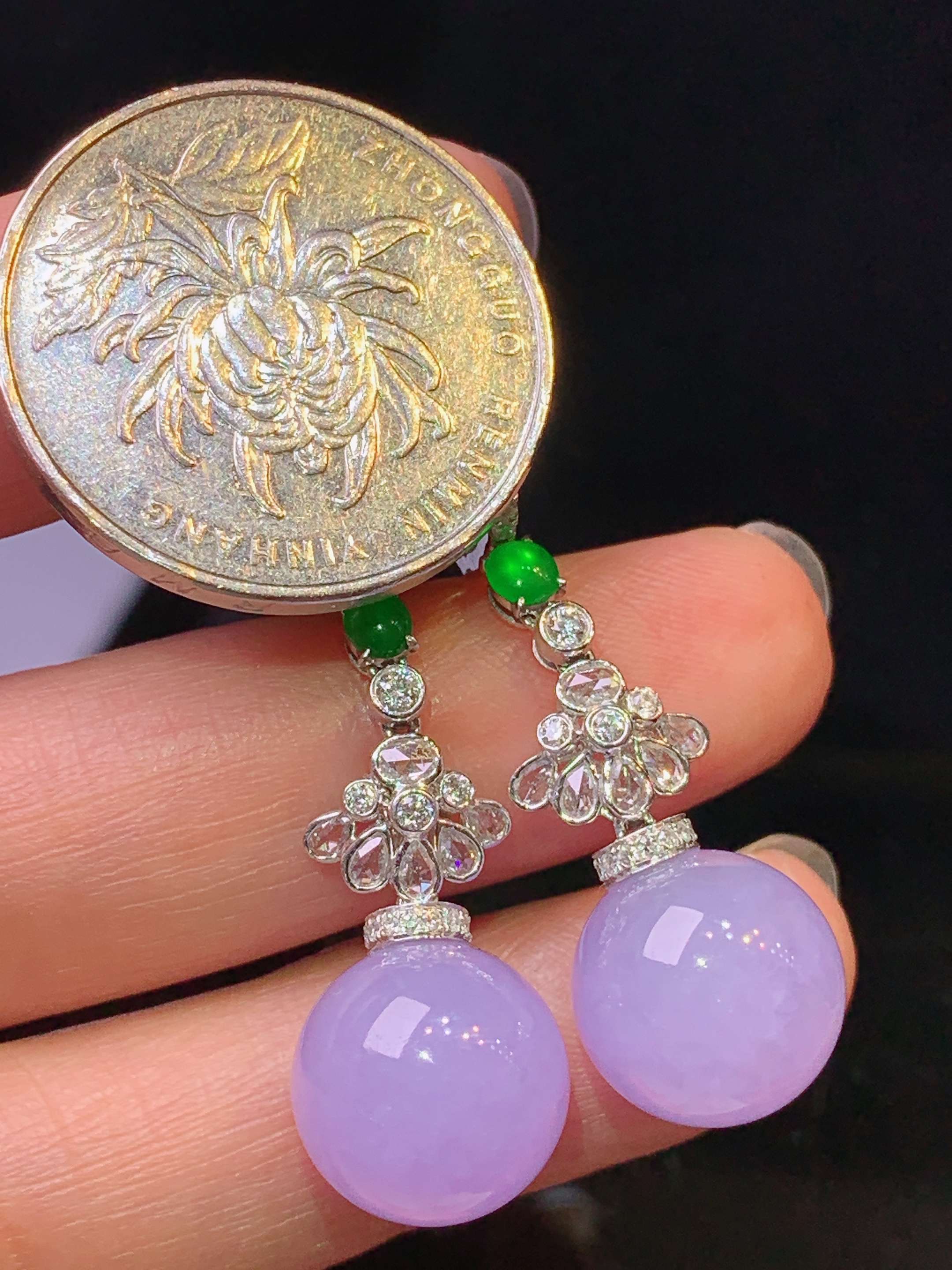 18k金钻镶嵌紫罗兰圆珠耳坠 玉质细腻 色泽艳丽清新 水润亮眼 整体尺寸40.5*12c4