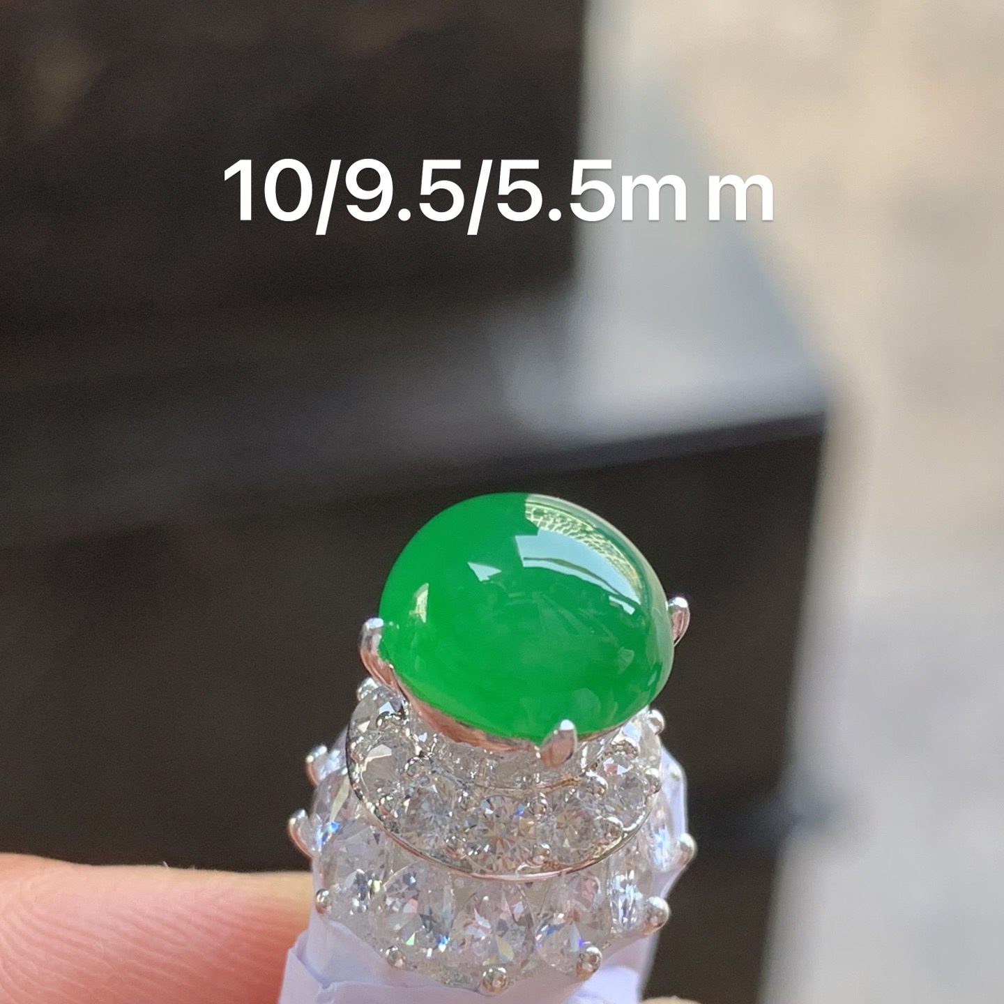 阳绿色戒面 种好水润 颜色漂亮 饱满 铜托