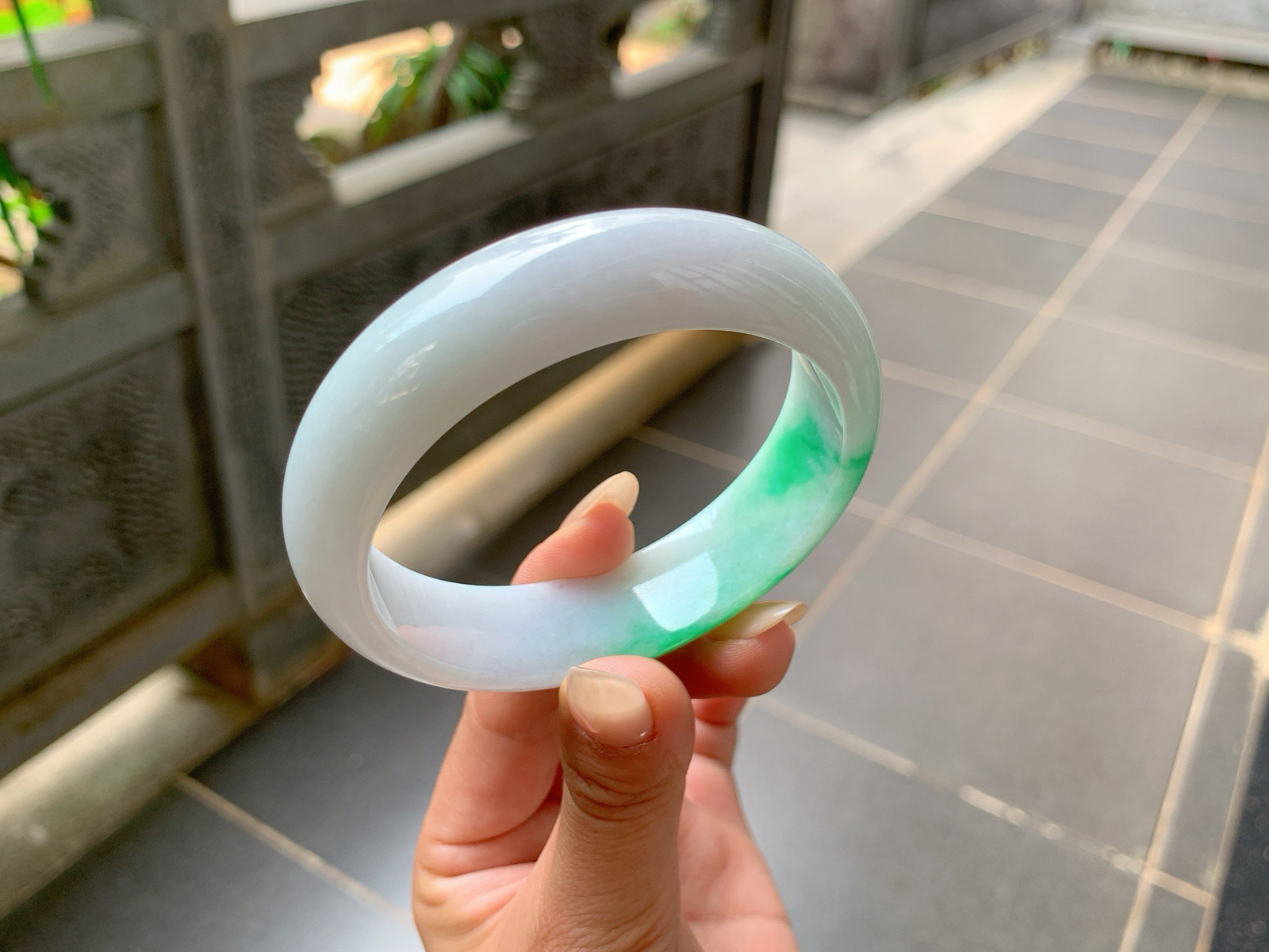 ️｜60圈口
白底青，宽版镯，大圈口，一截色很大气，