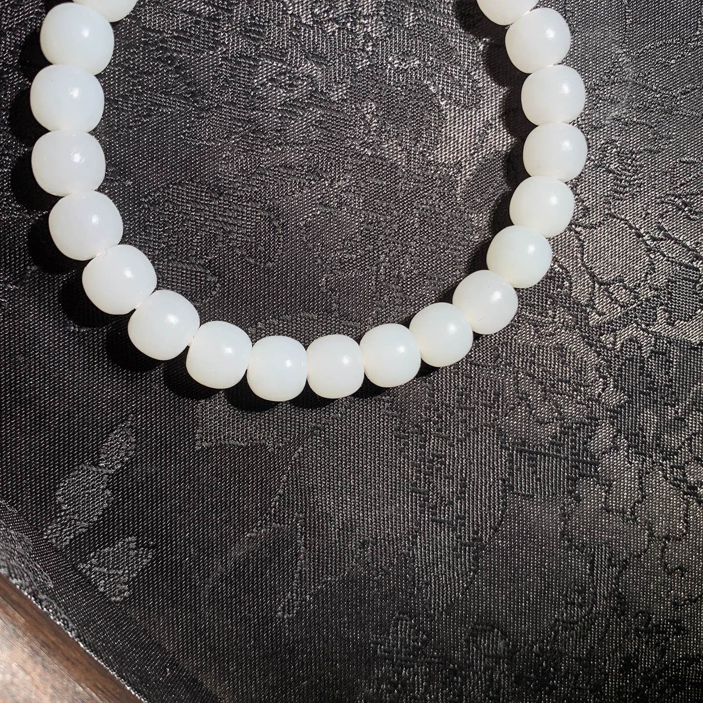 新疆和田玉白玉老型珠手串 单颗尺寸7/8！玉质细腻油润。手推出油。品相大气 lt260325