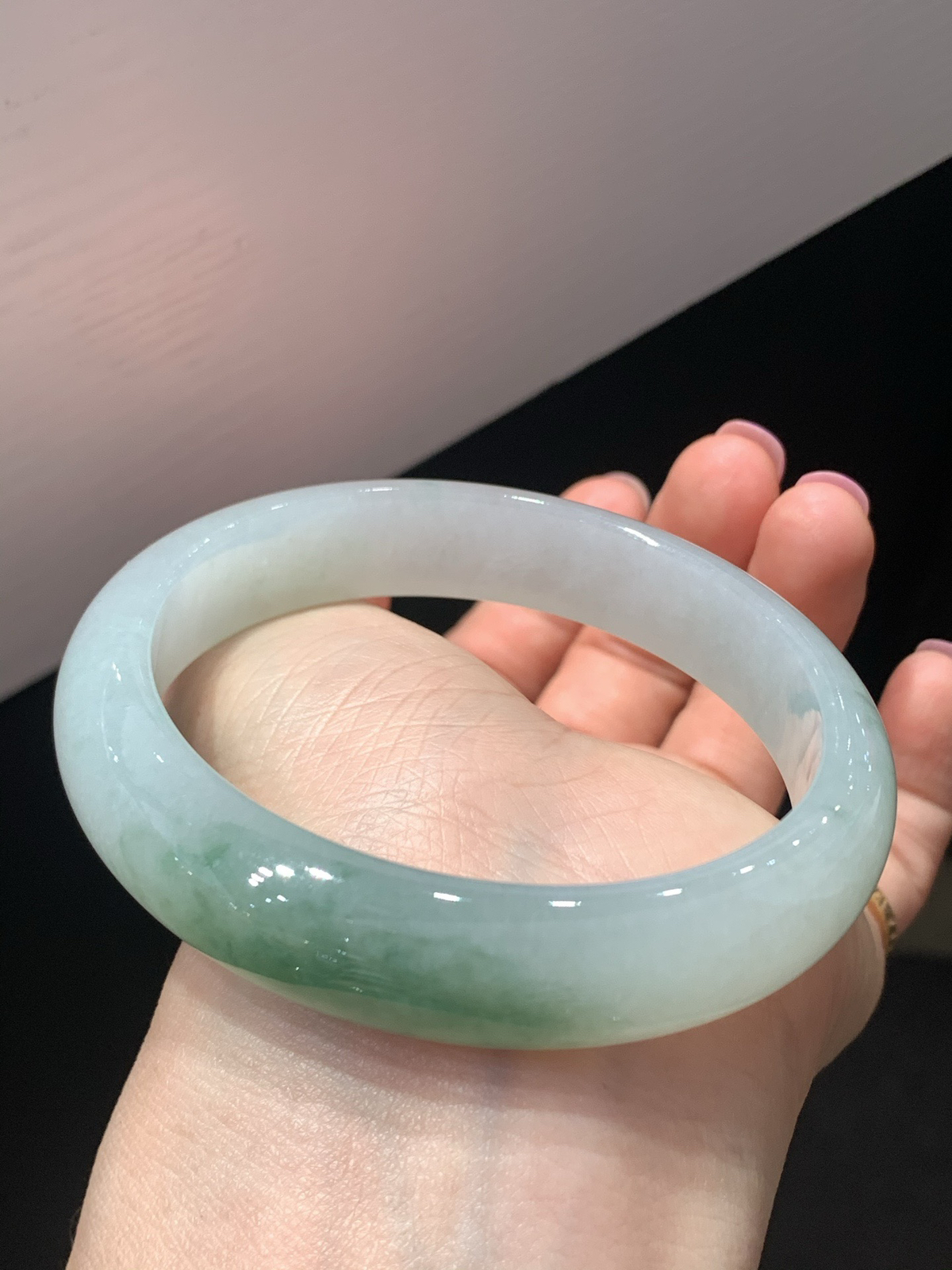 尺寸59.8/13.2/7.9，细糯手镯
水润细腻 清新甜美