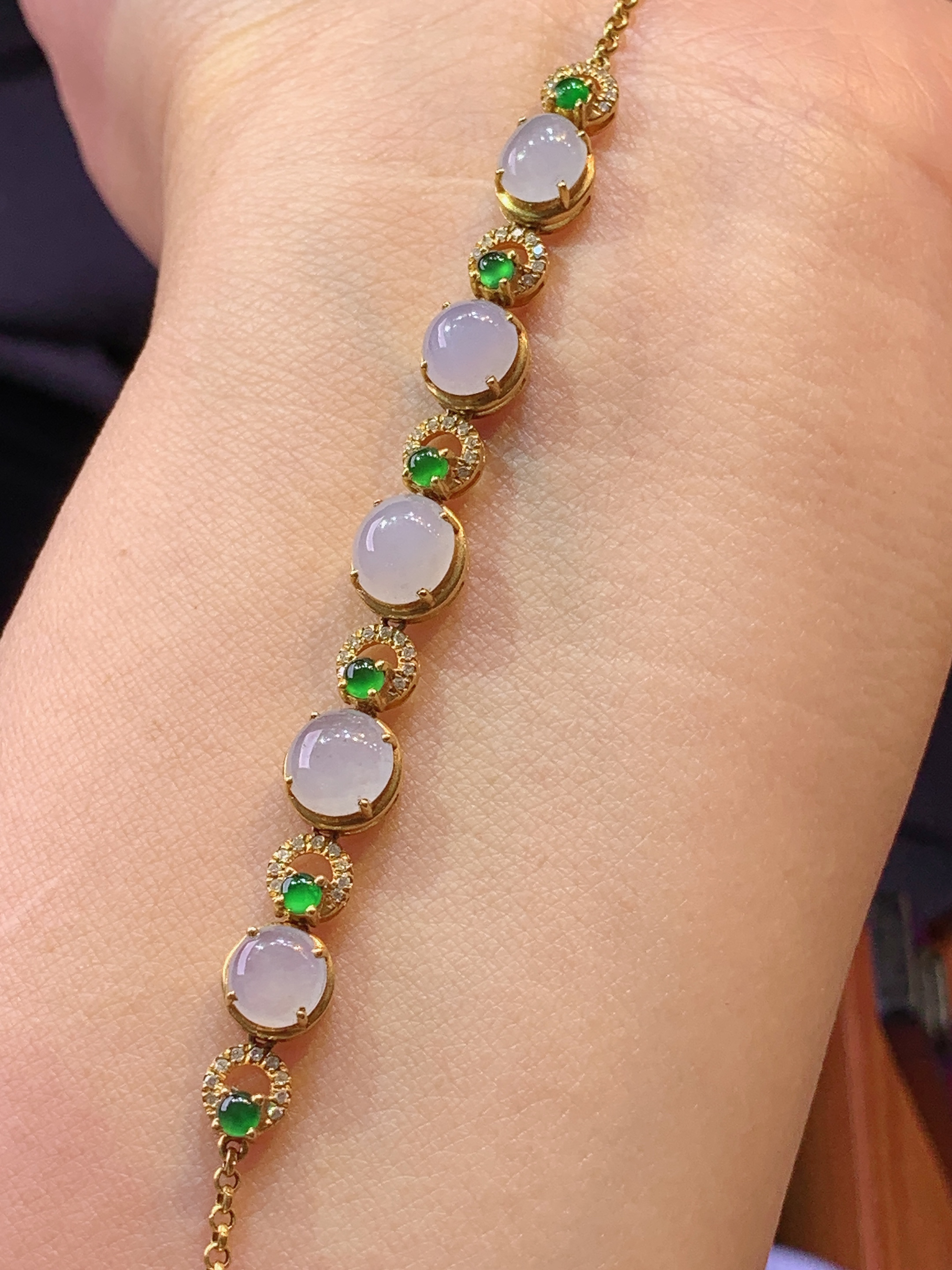 18k金钻镶嵌淡紫罗兰蛋面手链 玉质细腻 色泽艳丽清新 水润亮眼 整体尺寸68.2*7*5f3