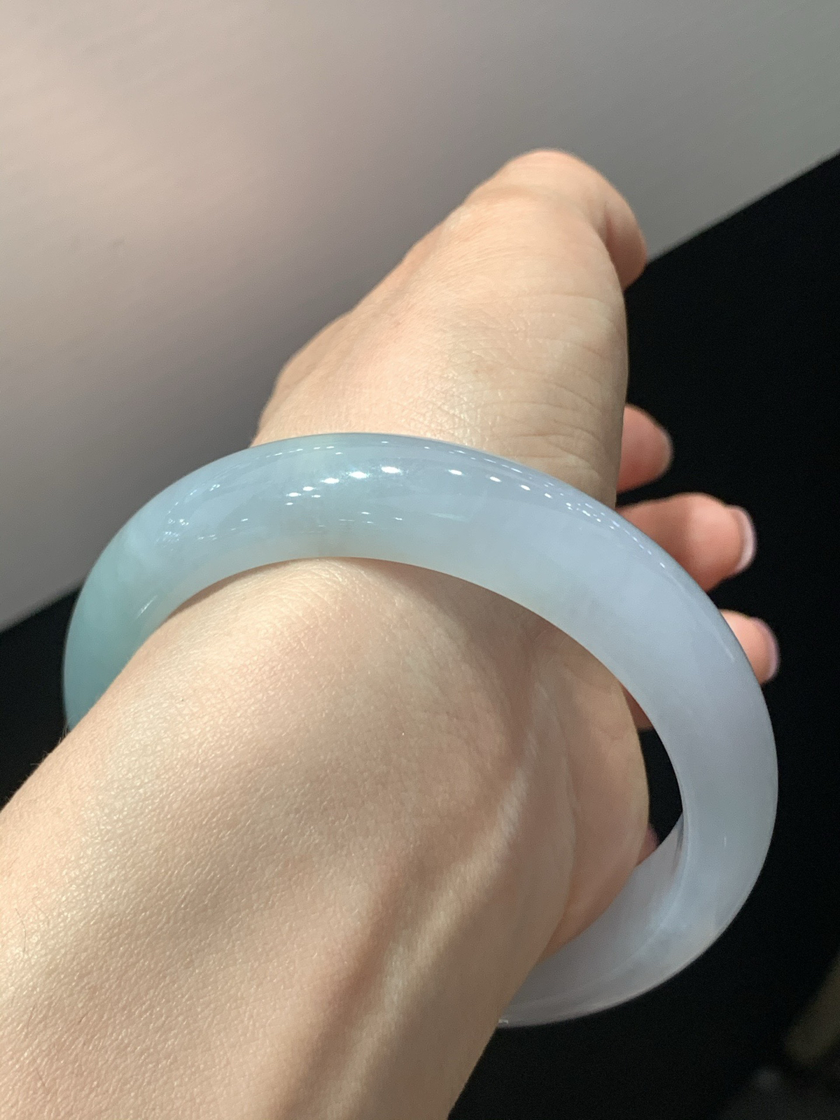 尺寸55.6/13.4/8.1，糯种手镯
水润清爽