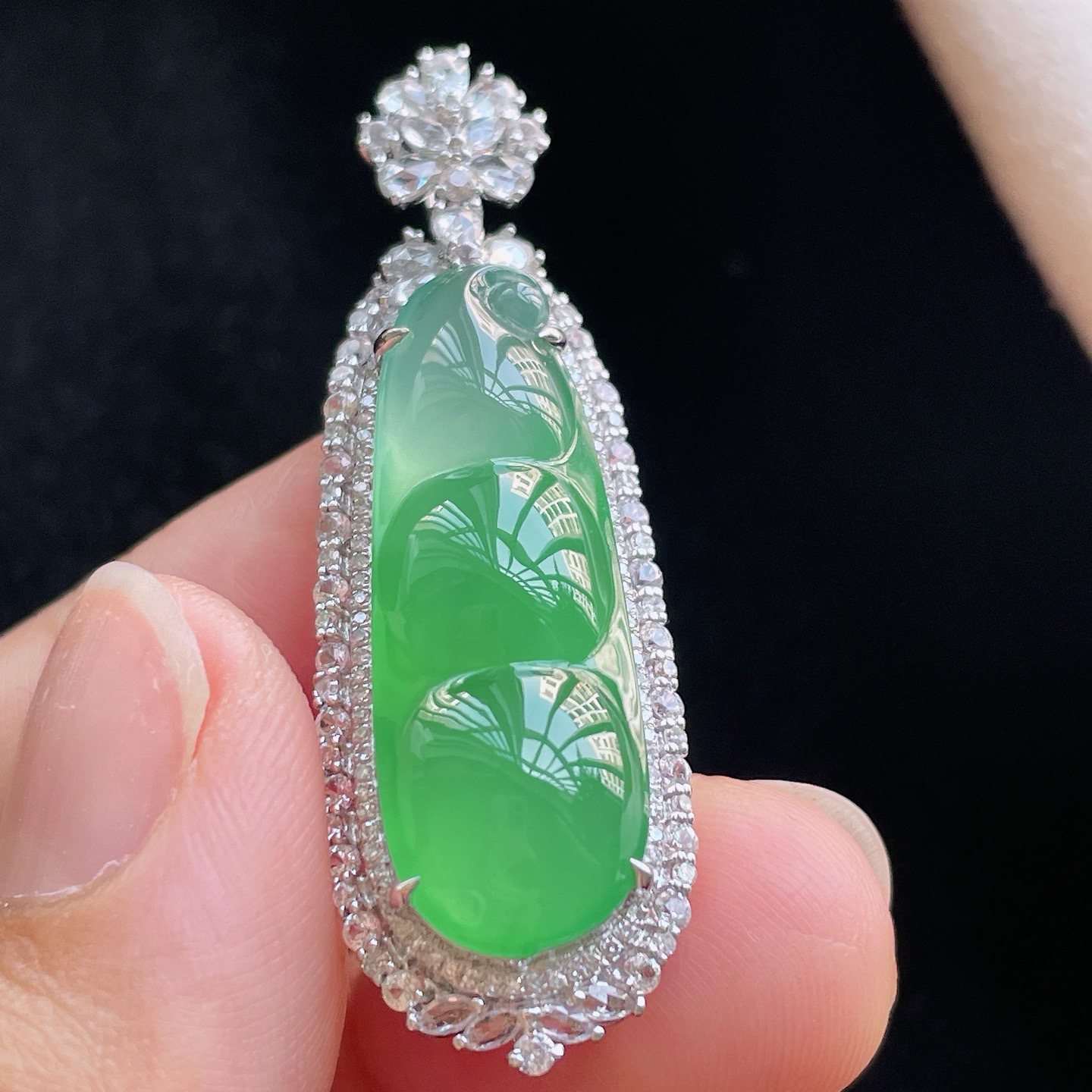 18K 满色甜绿·福豆

整44.8-14.6-11
裸28.9-10.3-4.5