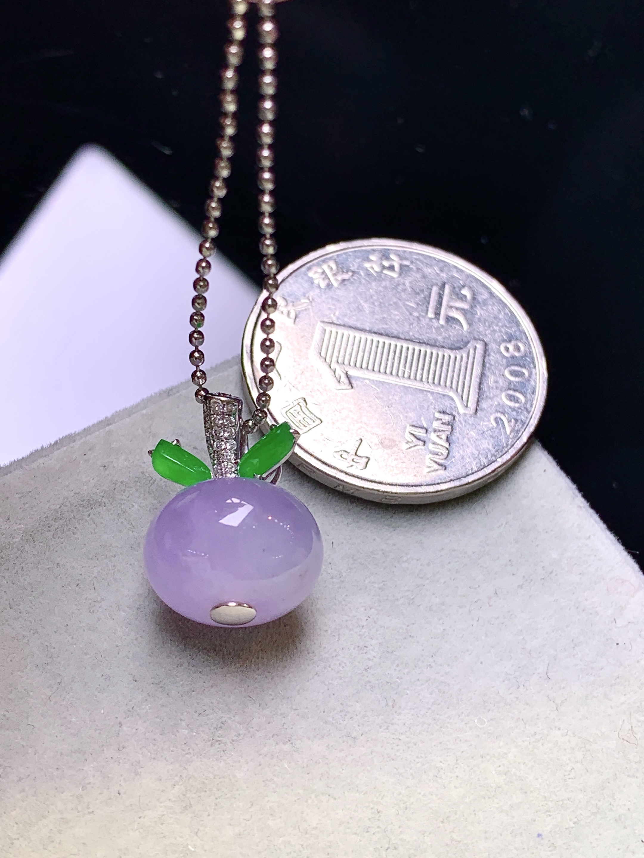 18k金钻镶嵌紫罗兰路路通吊坠 玉质细腻 色泽艳丽清新 水润亮眼 整体尺寸17*12.7*8.8c4