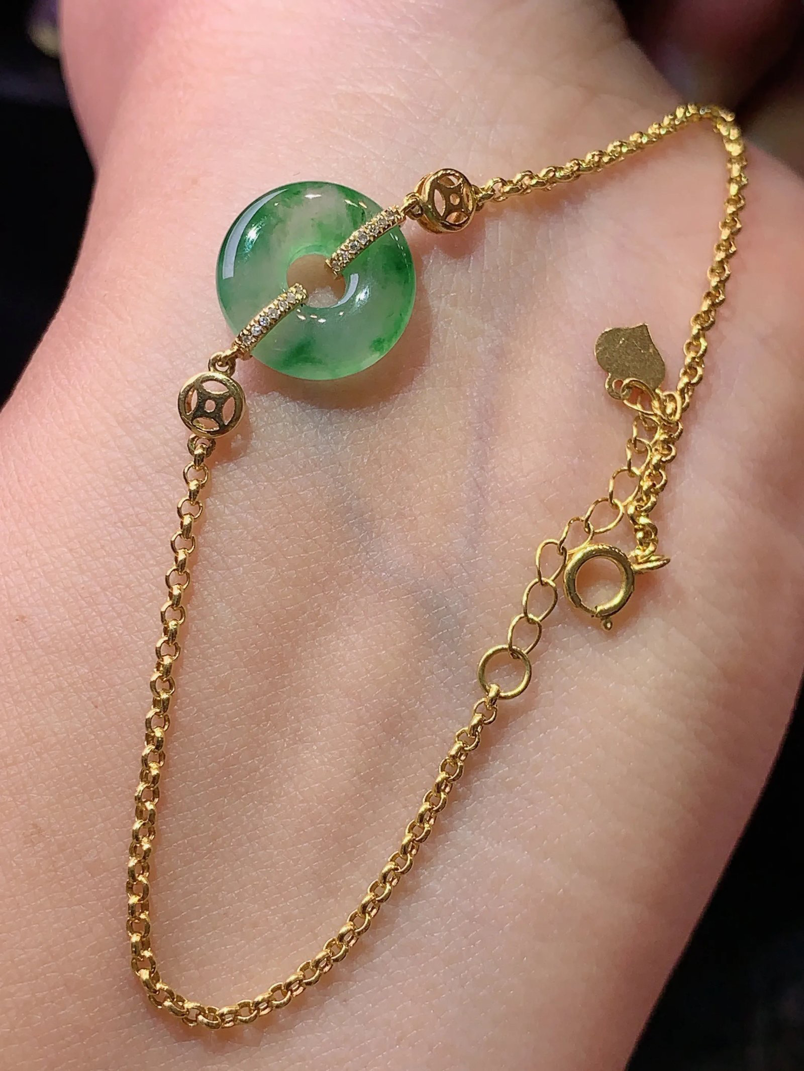 18k金镶嵌飘绿平安扣手链 玉质细腻 色泽艳丽 整体尺寸11.8*3.3m1