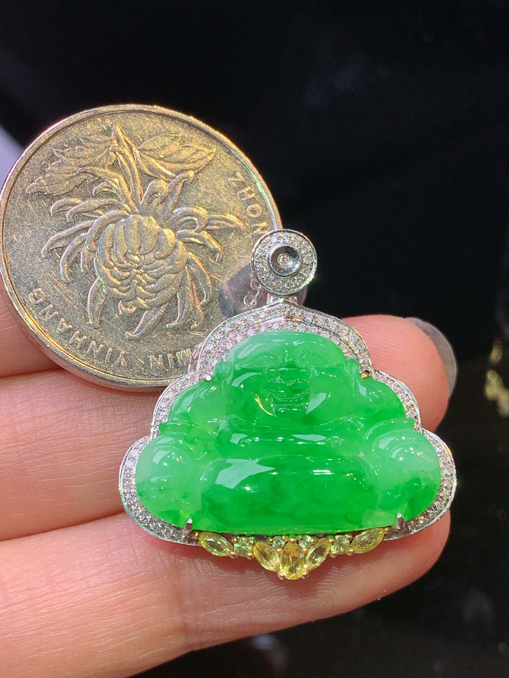 18k金钻镶嵌翠绿佛公吊坠 玉质细腻 色泽艳丽清新 水润亮眼 整体尺寸28.6*27.2*6.8yz