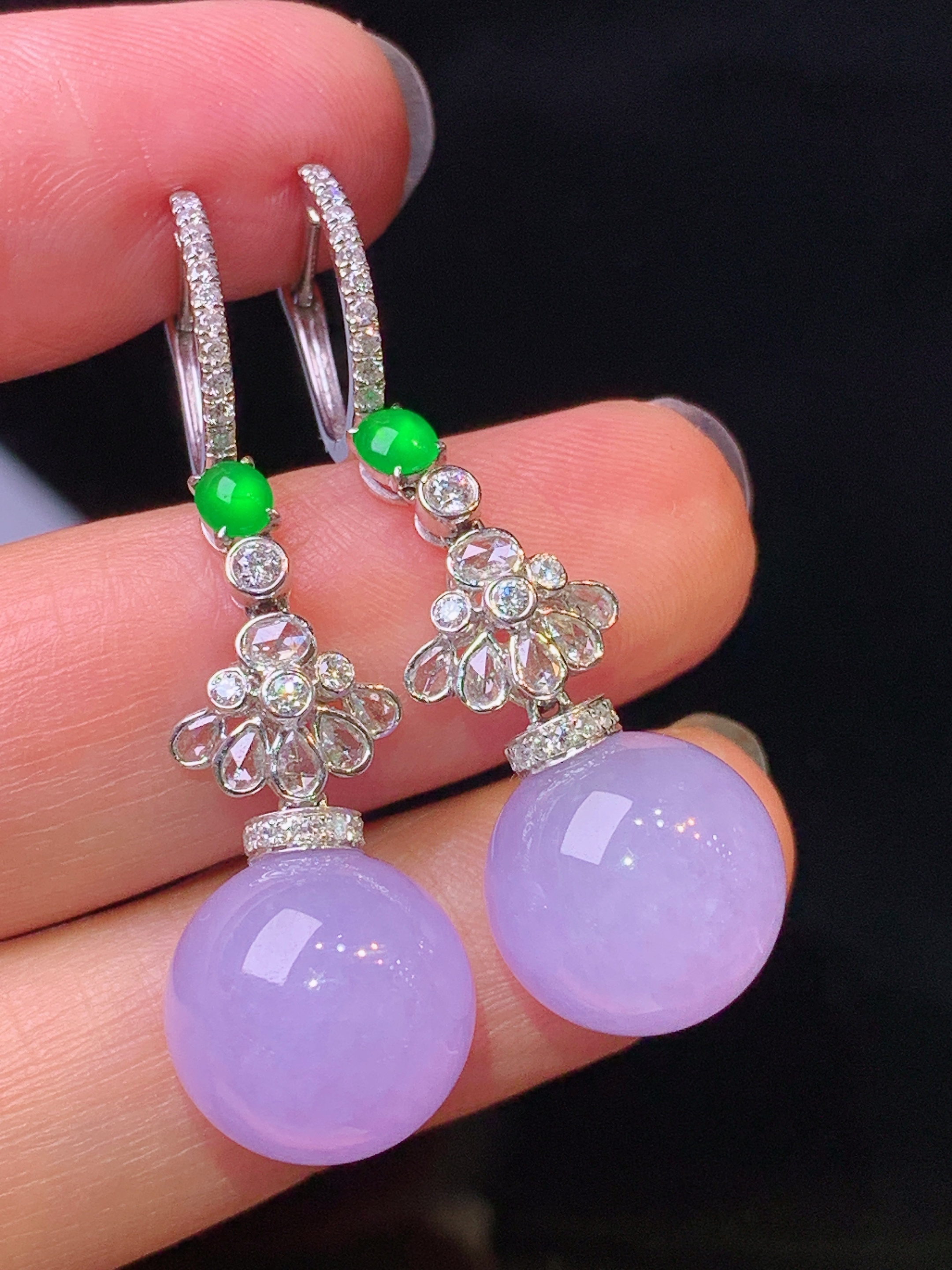 18k金钻镶嵌紫罗兰圆珠耳坠 玉质细腻 色泽艳丽清新 水润亮眼 整体尺寸40.5*12c4