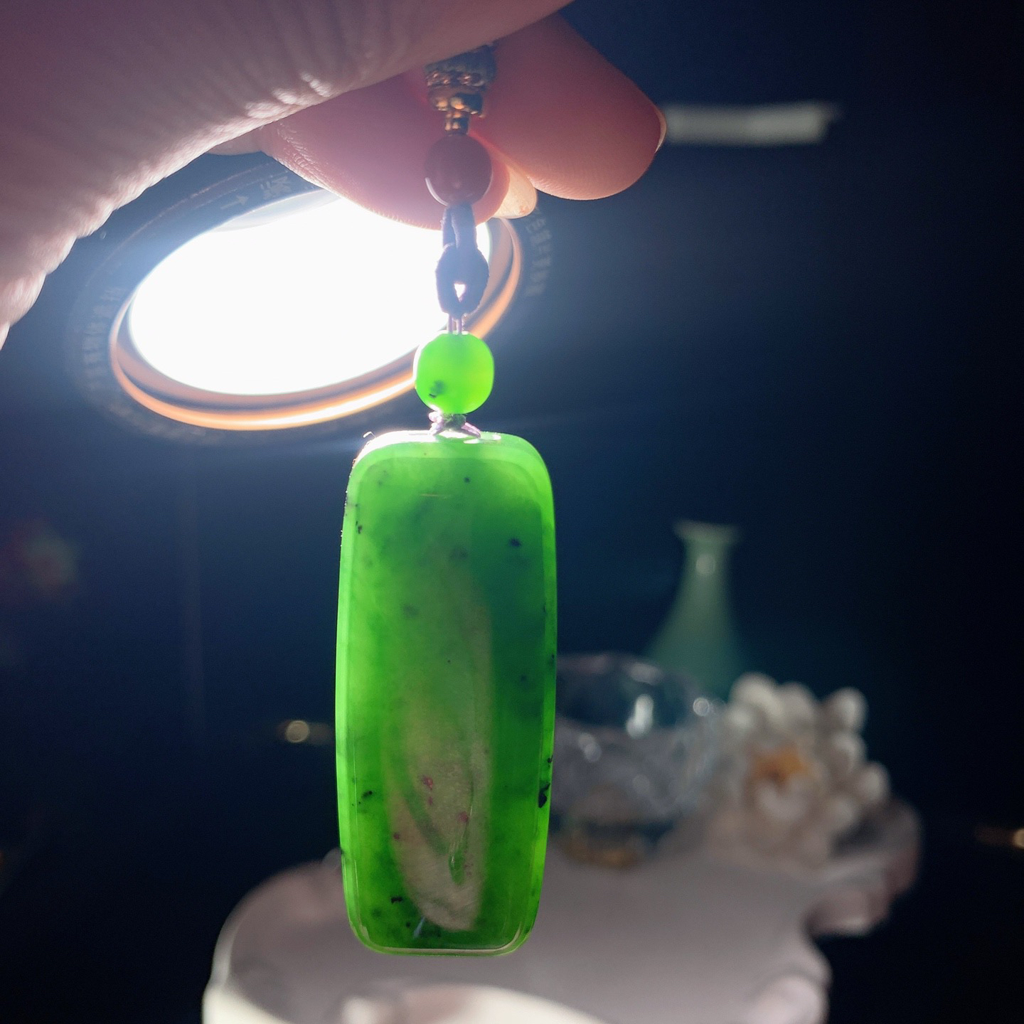 和田玉阳绿俄罗斯碧玉平安无事牌挂件 尺寸45/18/12重27.5克 玉质细腻油润 底色纯净 脂粉好，品质好。lt260325